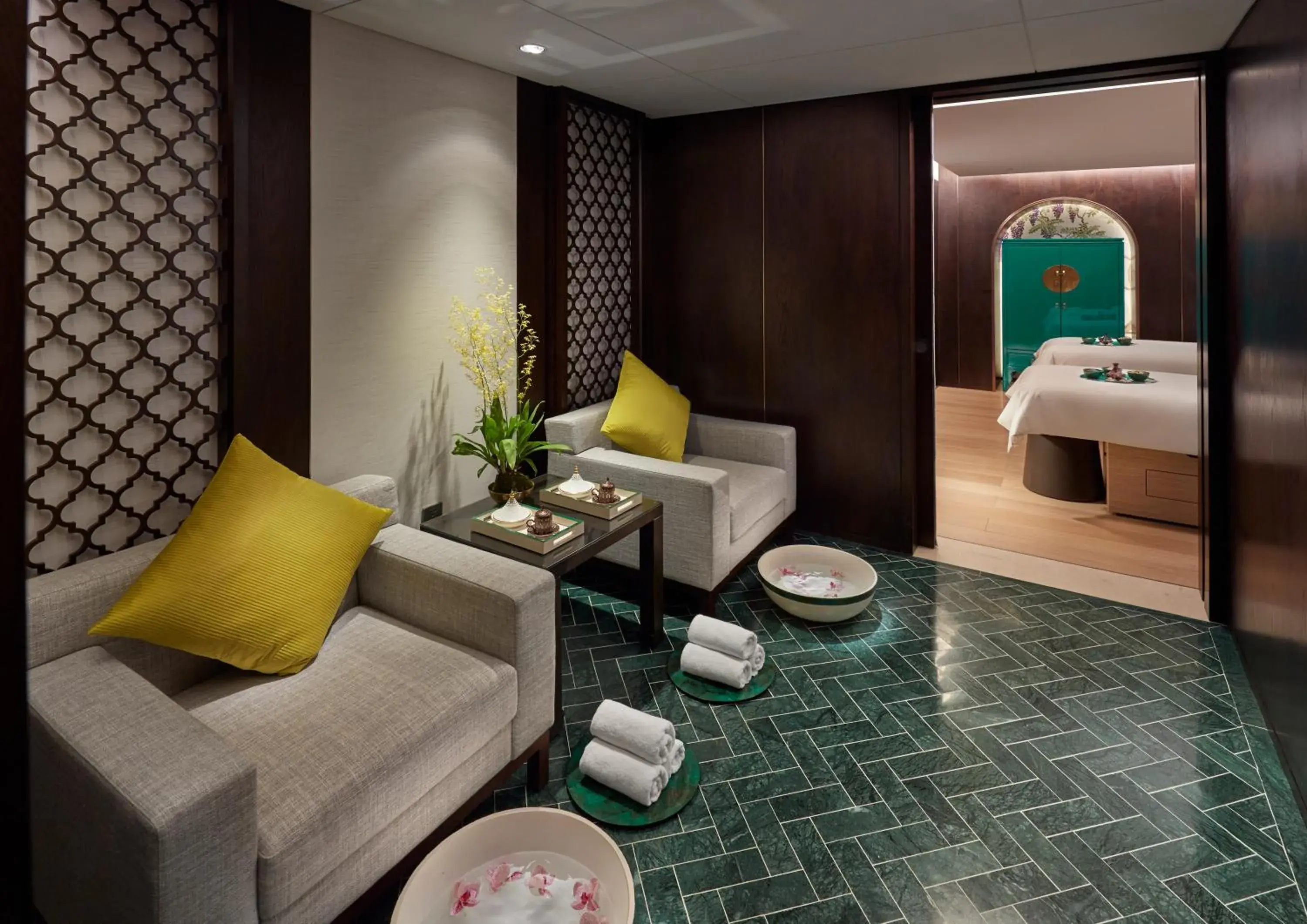 Massage, Bed in Mandarin Oriental Wangfujing, Beijing Massage, Bed in Mandarin Oriental Wangfujing, Beijing