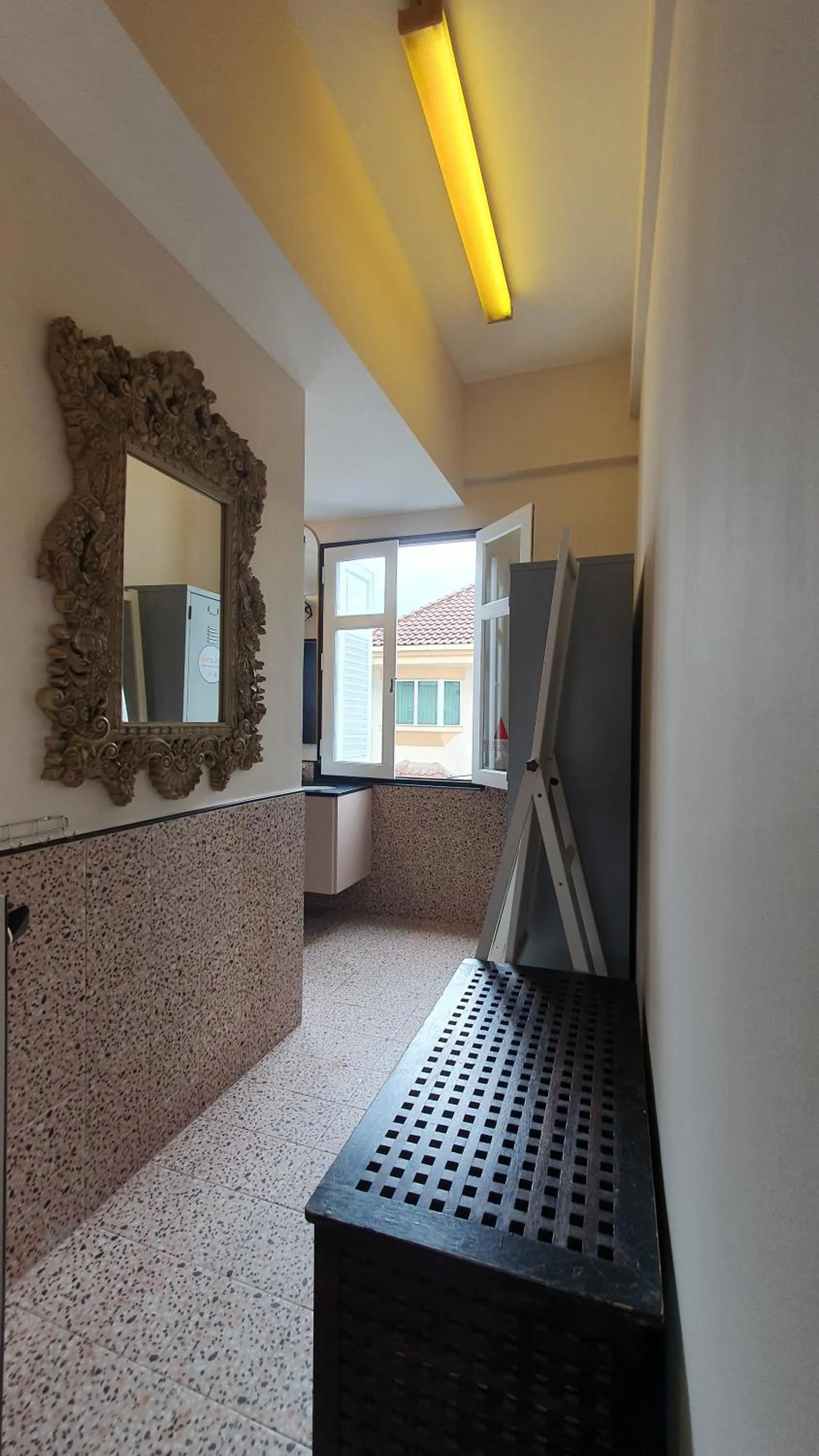 Shower in Betel Box Backpackers Hostel