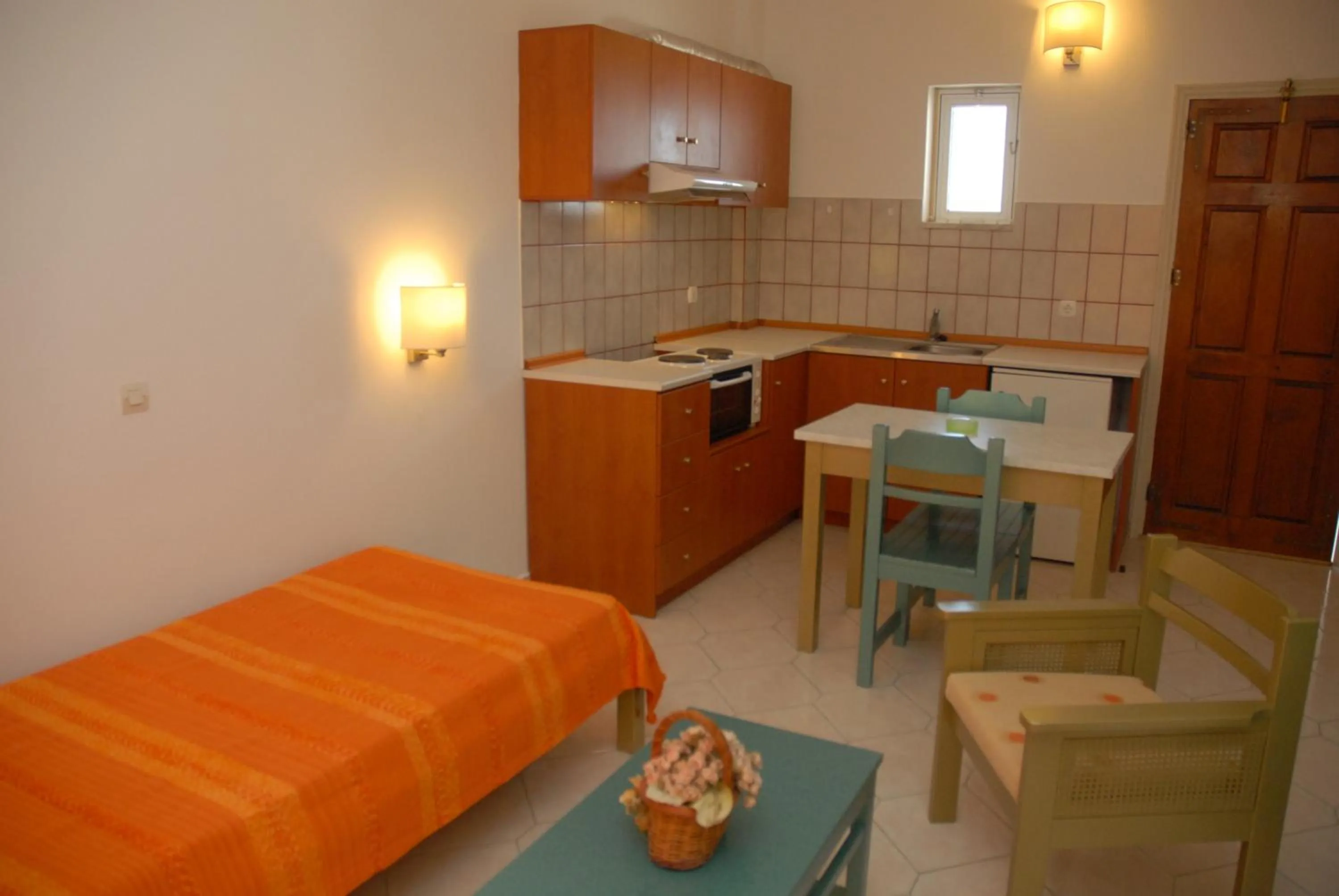 Coffee/tea facilities, Bed in Trianta Hotel Apartments