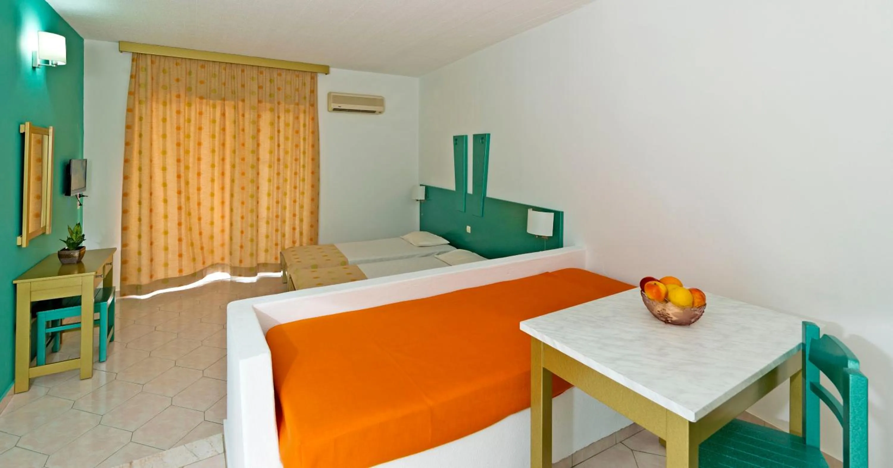 Living room, Bed in Trianta Hotel Apartments