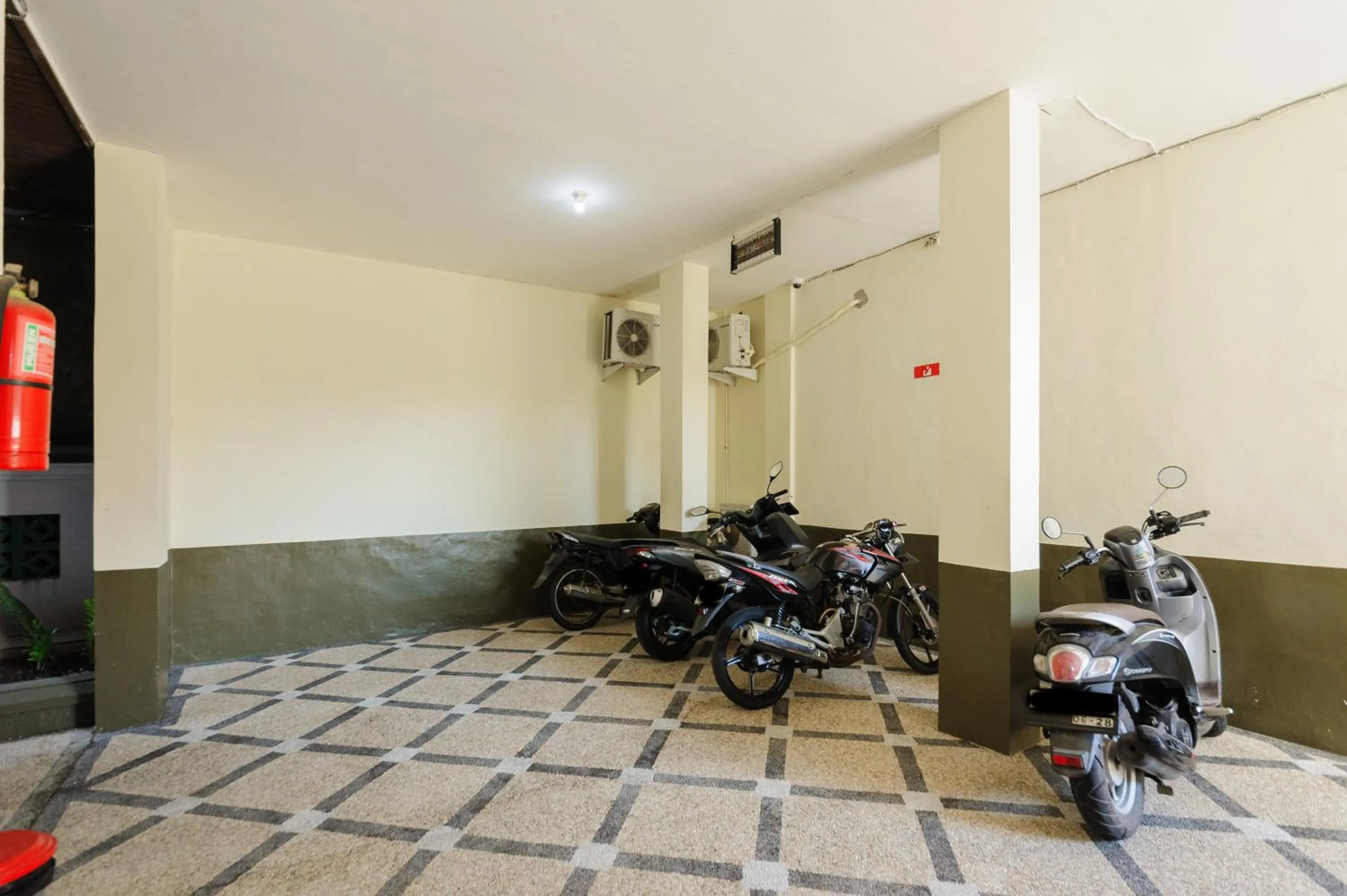 Parking in Urbanview Hotel Rasa Sayang Inn Tanjung Benoa Bali