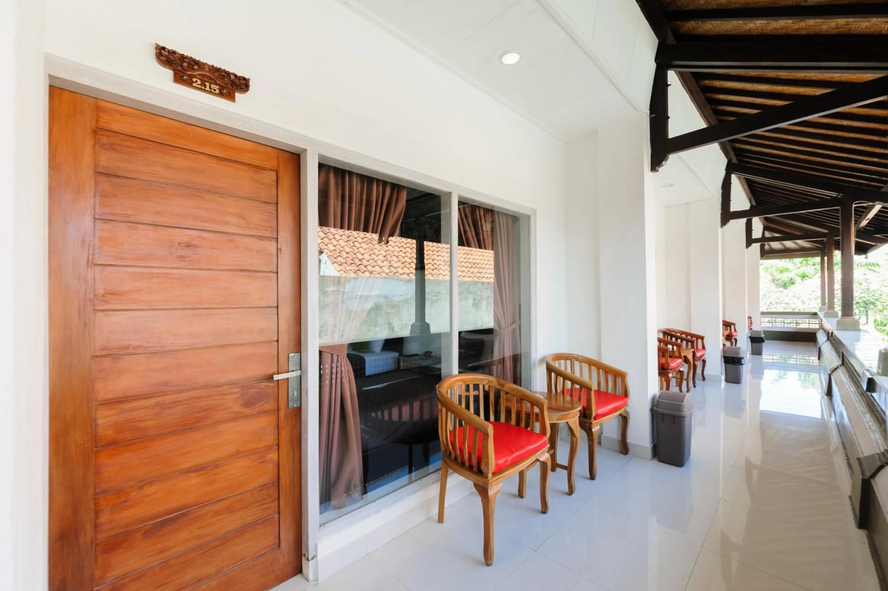 Seating area in Urbanview Hotel Rasa Sayang Inn Tanjung Benoa Bali