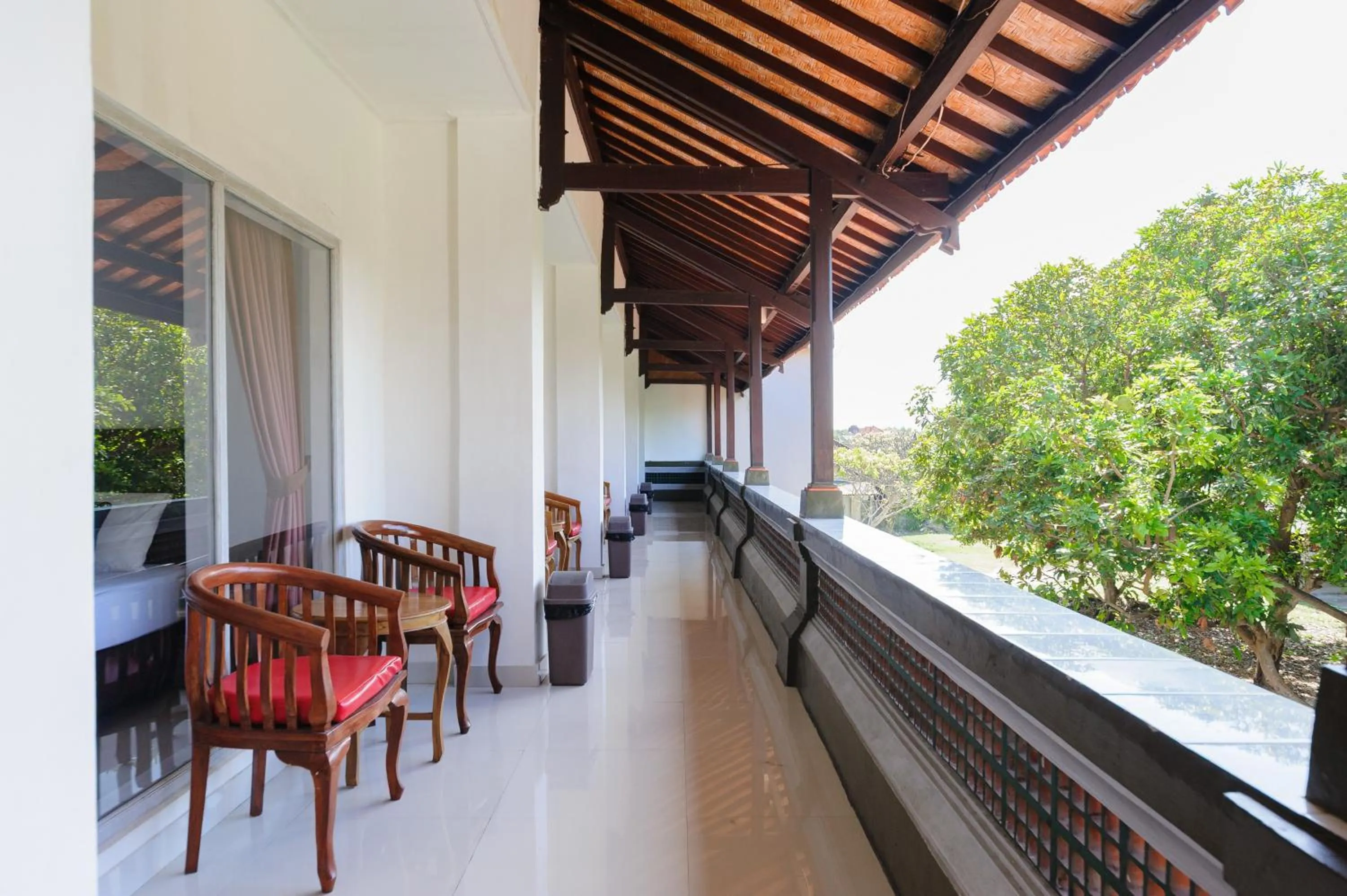 Seating area in Urbanview Hotel Rasa Sayang Inn Tanjung Benoa Bali