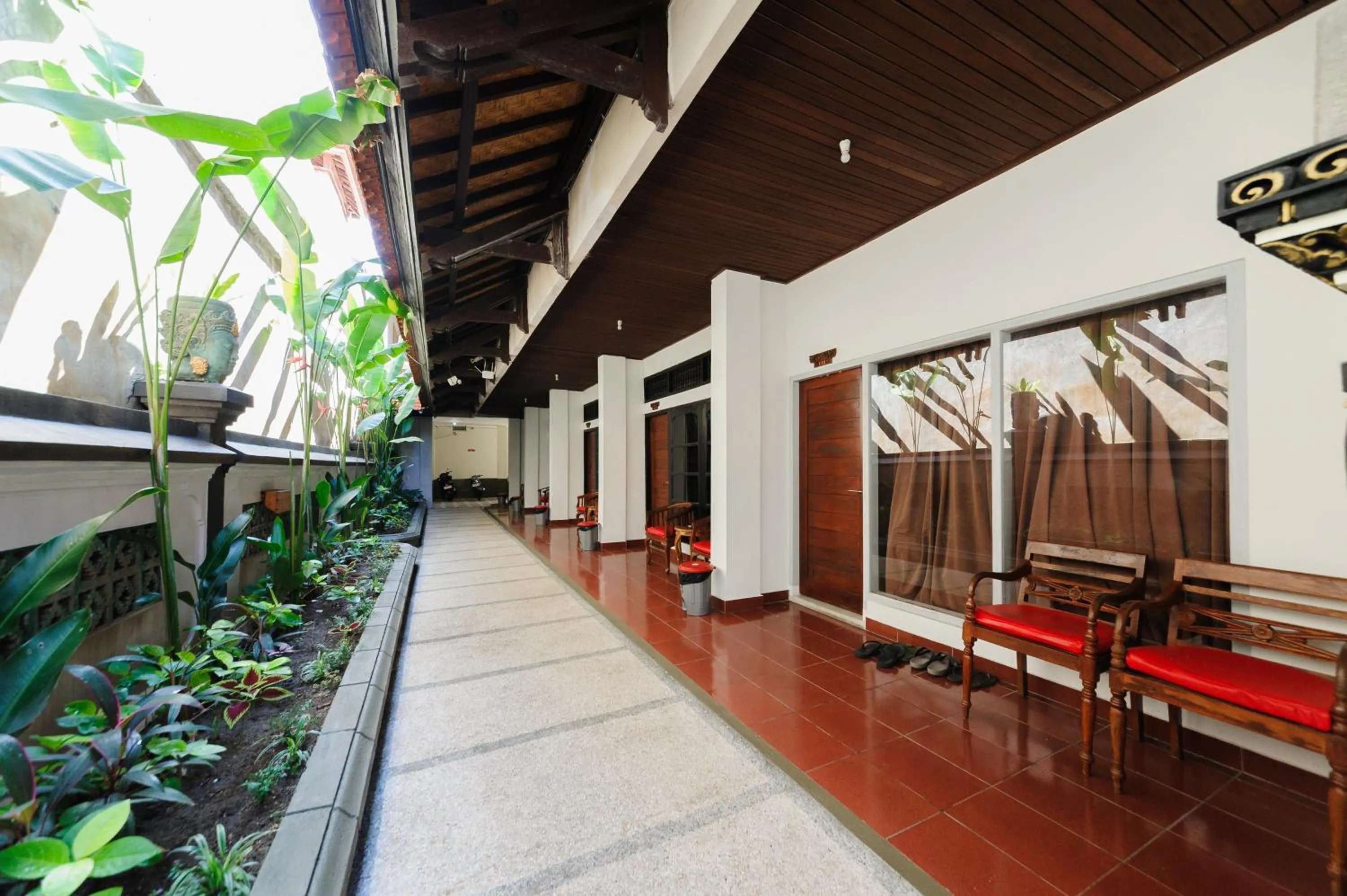 Seating area in Urbanview Hotel Rasa Sayang Inn Tanjung Benoa Bali