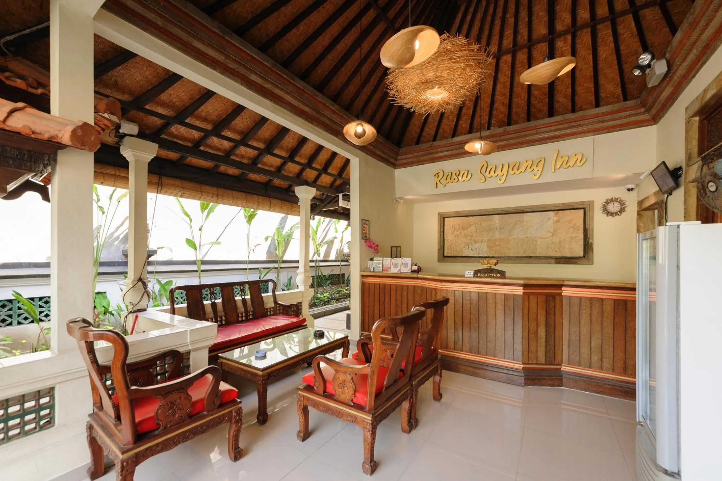Lobby or reception in Urbanview Hotel Rasa Sayang Inn Tanjung Benoa Bali