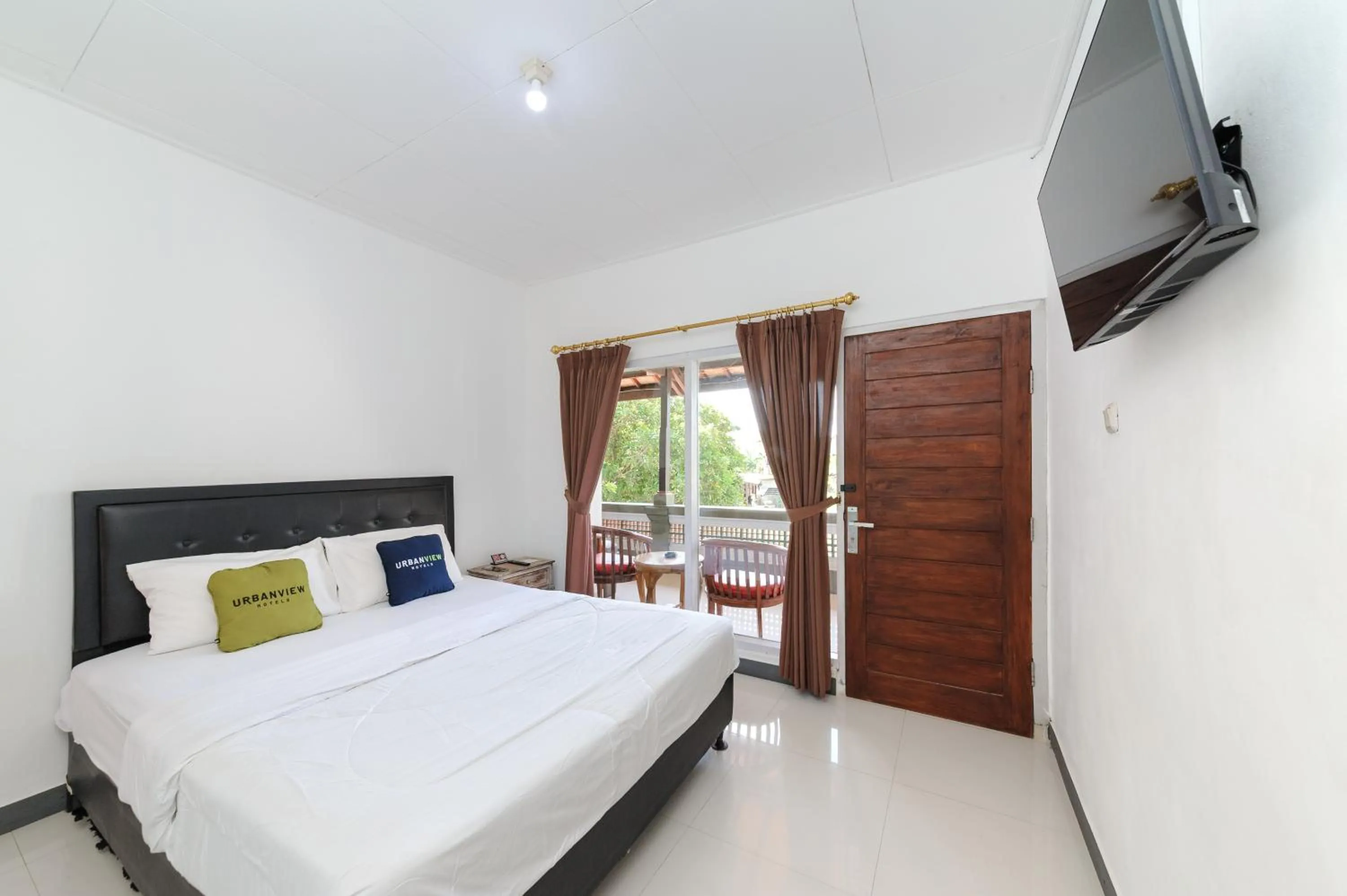 Bedroom, Bed in Urbanview Hotel Rasa Sayang Inn Tanjung Benoa Bali