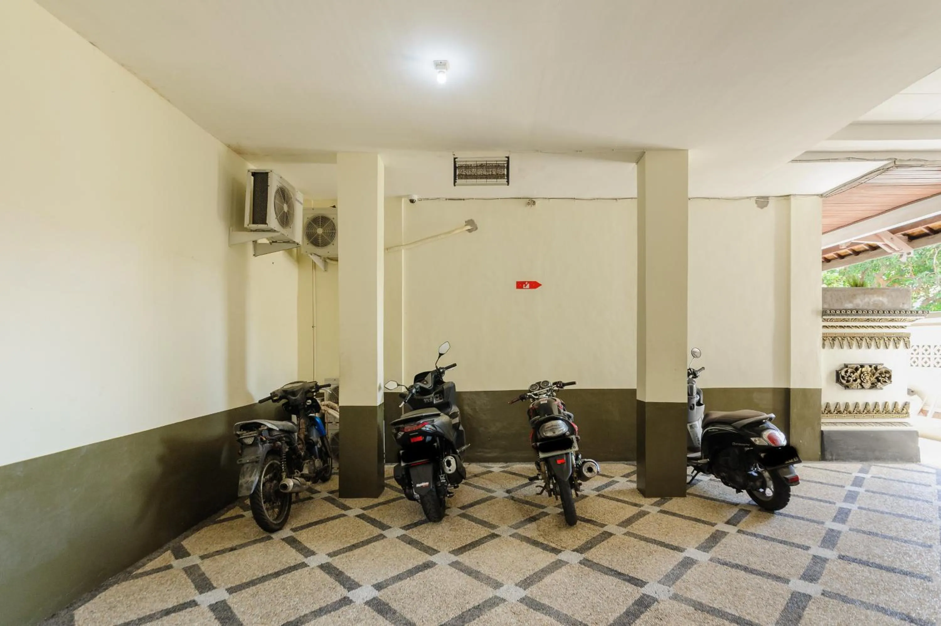 Parking in Urbanview Hotel Rasa Sayang Inn Tanjung Benoa Bali