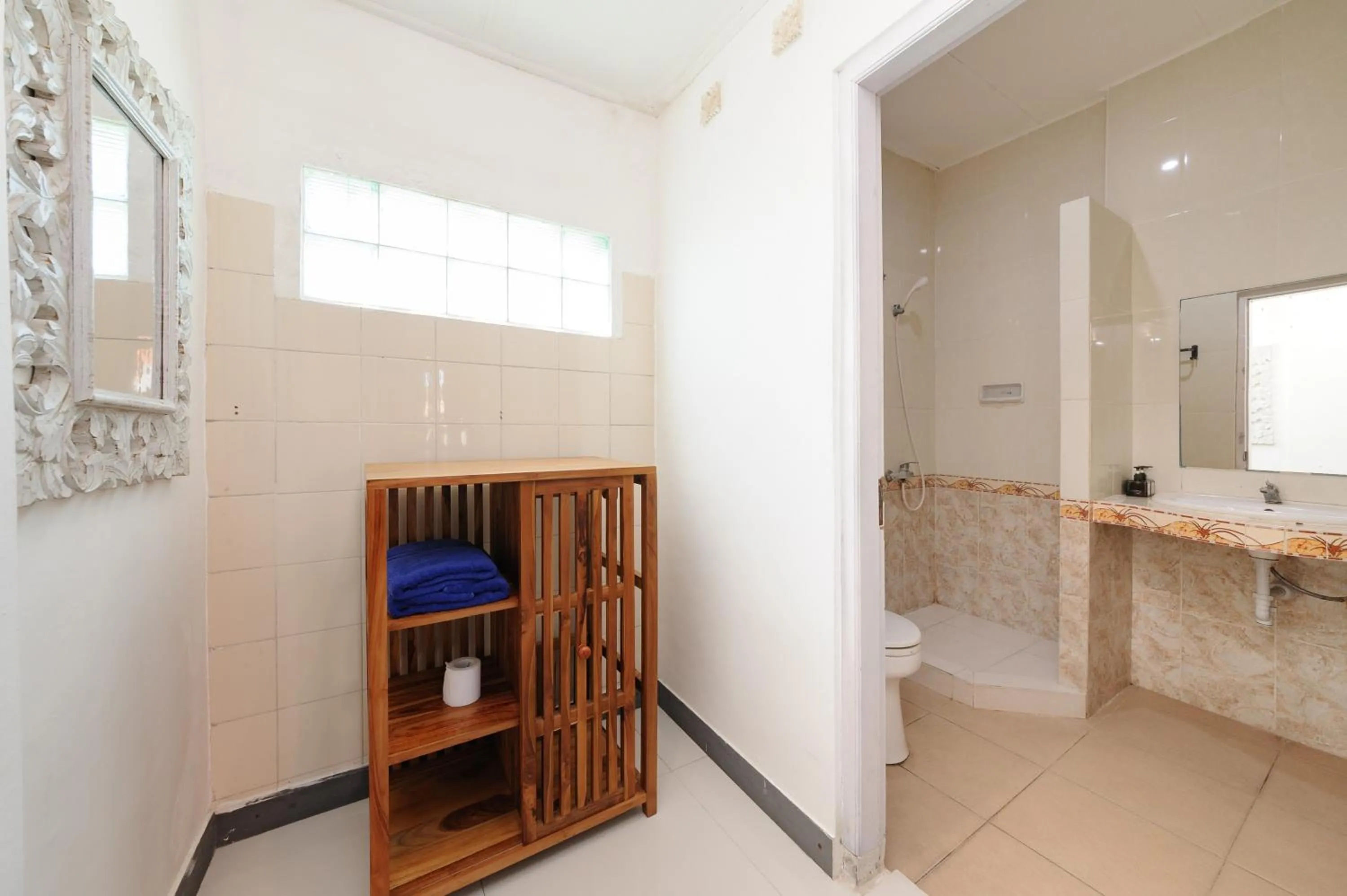 Bathroom in Urbanview Hotel Rasa Sayang Inn Tanjung Benoa Bali