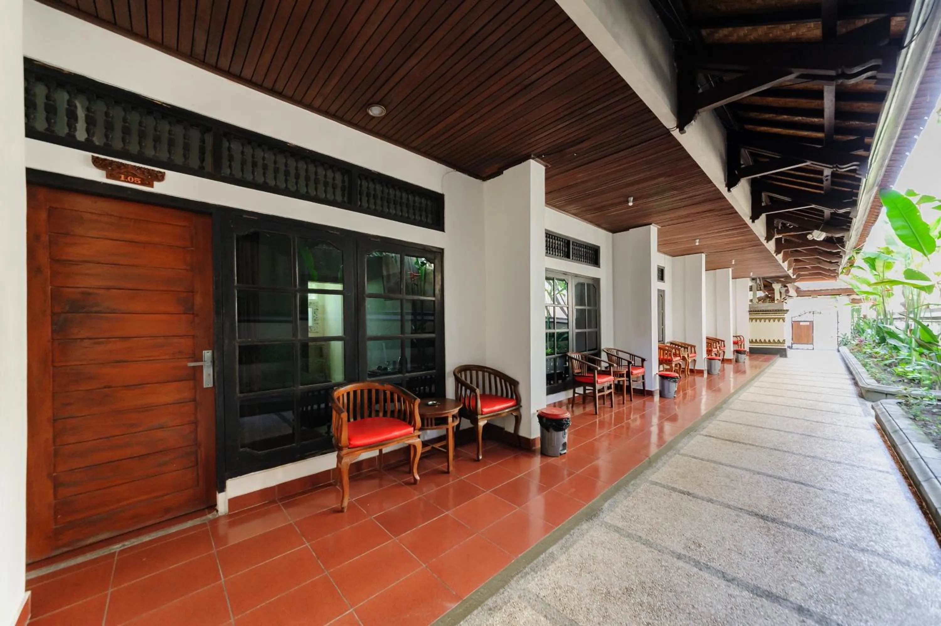 Seating area in Urbanview Hotel Rasa Sayang Inn Tanjung Benoa Bali