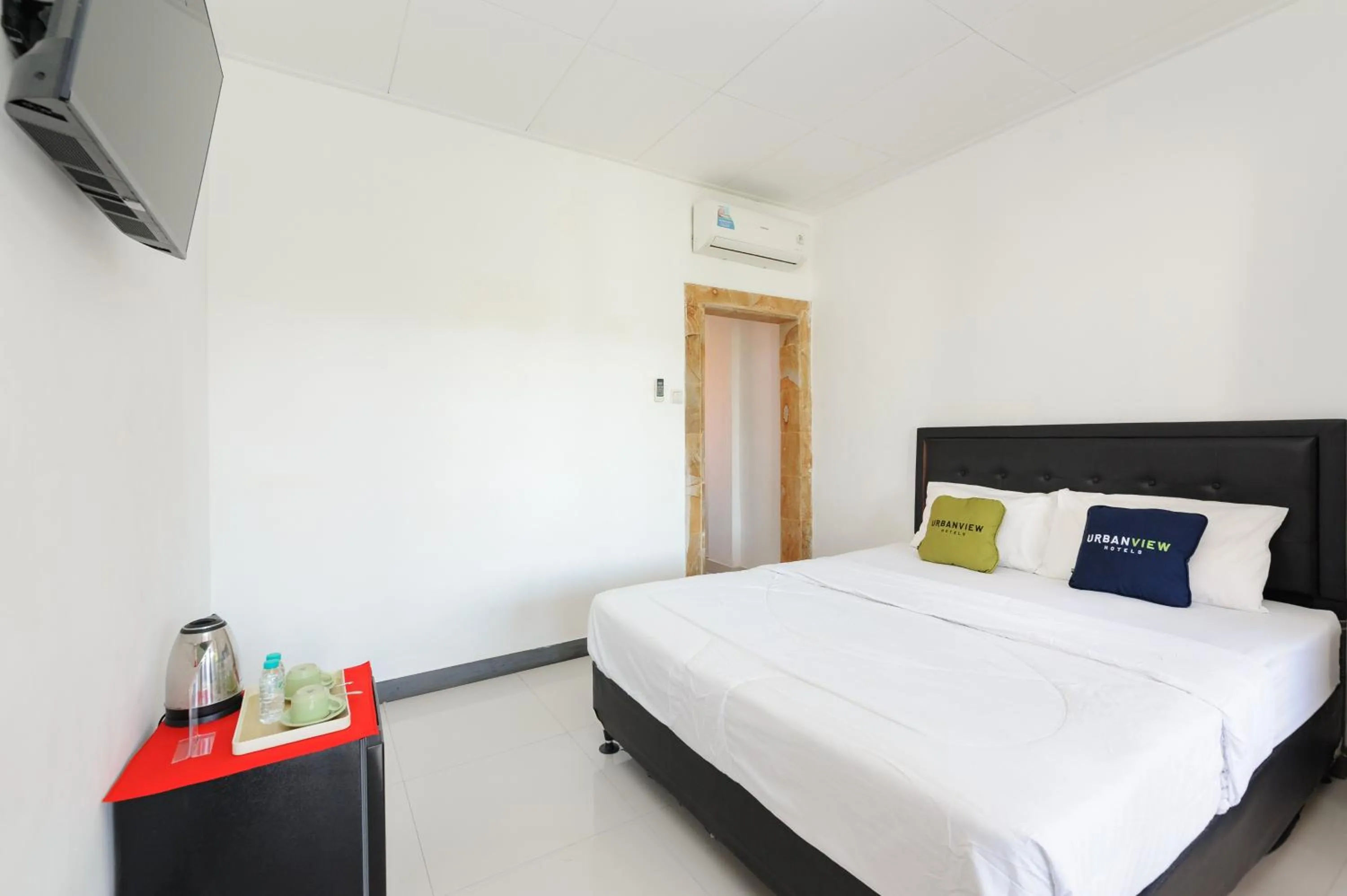 Bedroom, Bed in Urbanview Hotel Rasa Sayang Inn Tanjung Benoa Bali