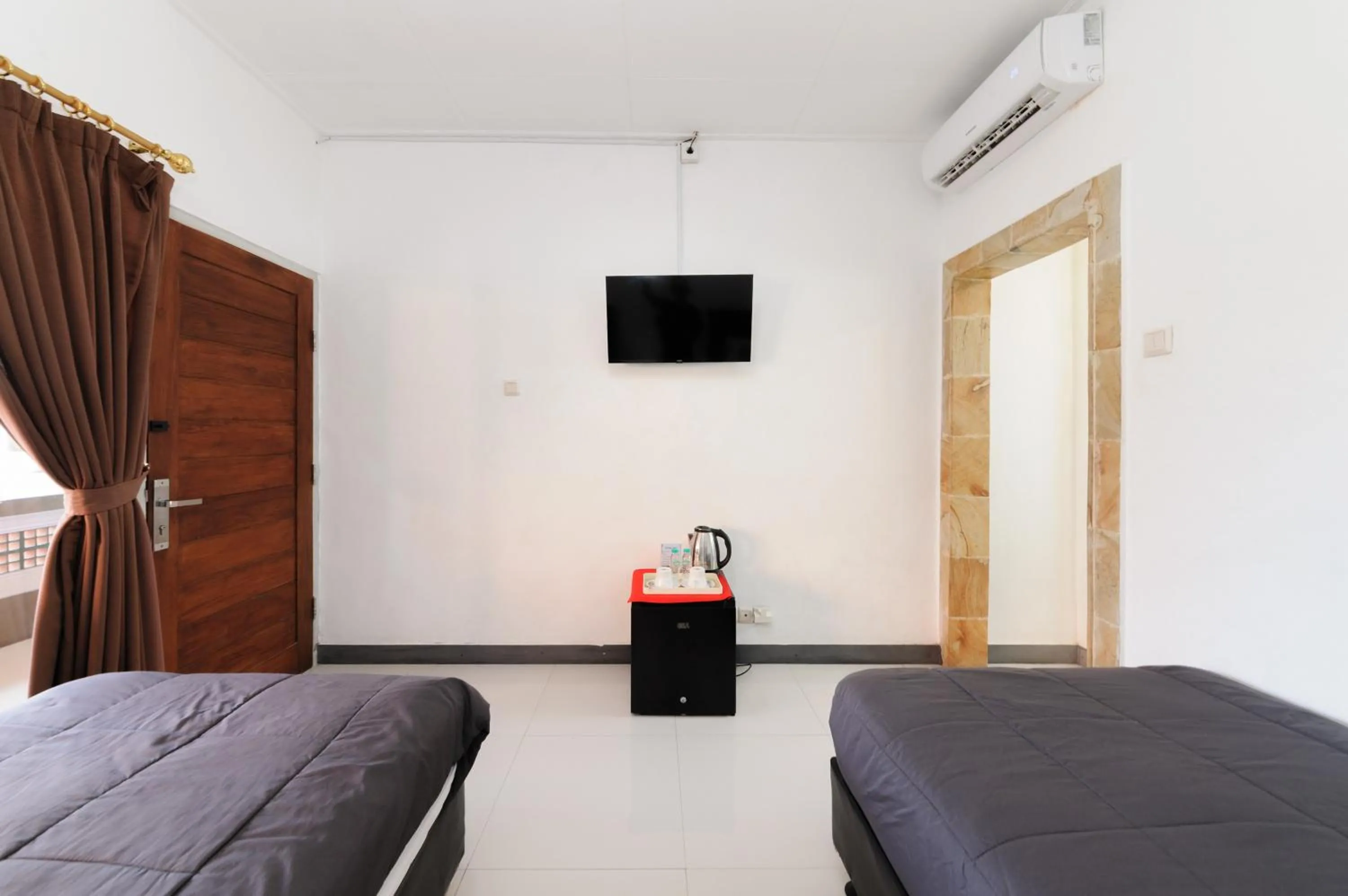 Bedroom, Bed in Urbanview Hotel Rasa Sayang Inn Tanjung Benoa Bali