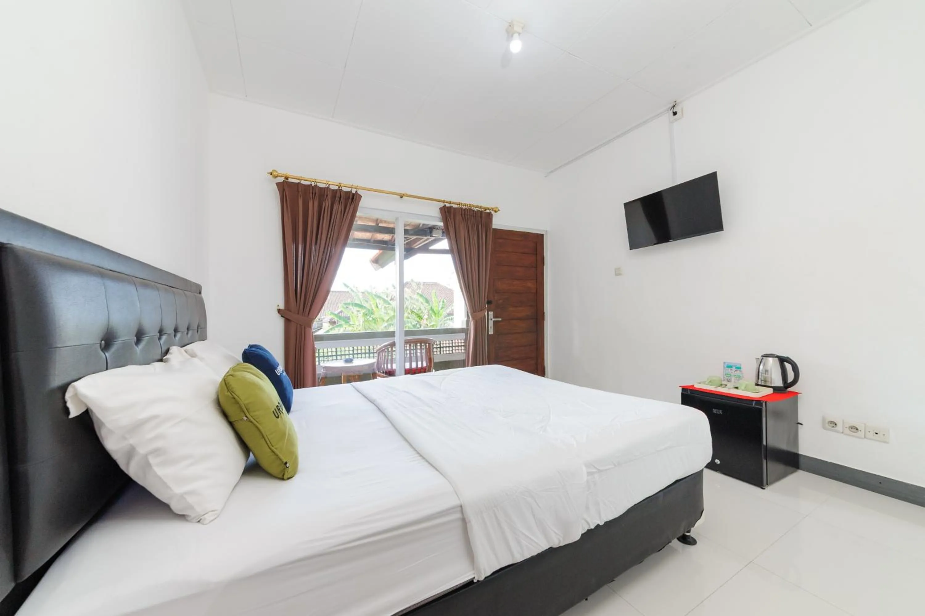 Bedroom, Bed in Urbanview Hotel Rasa Sayang Inn Tanjung Benoa Bali