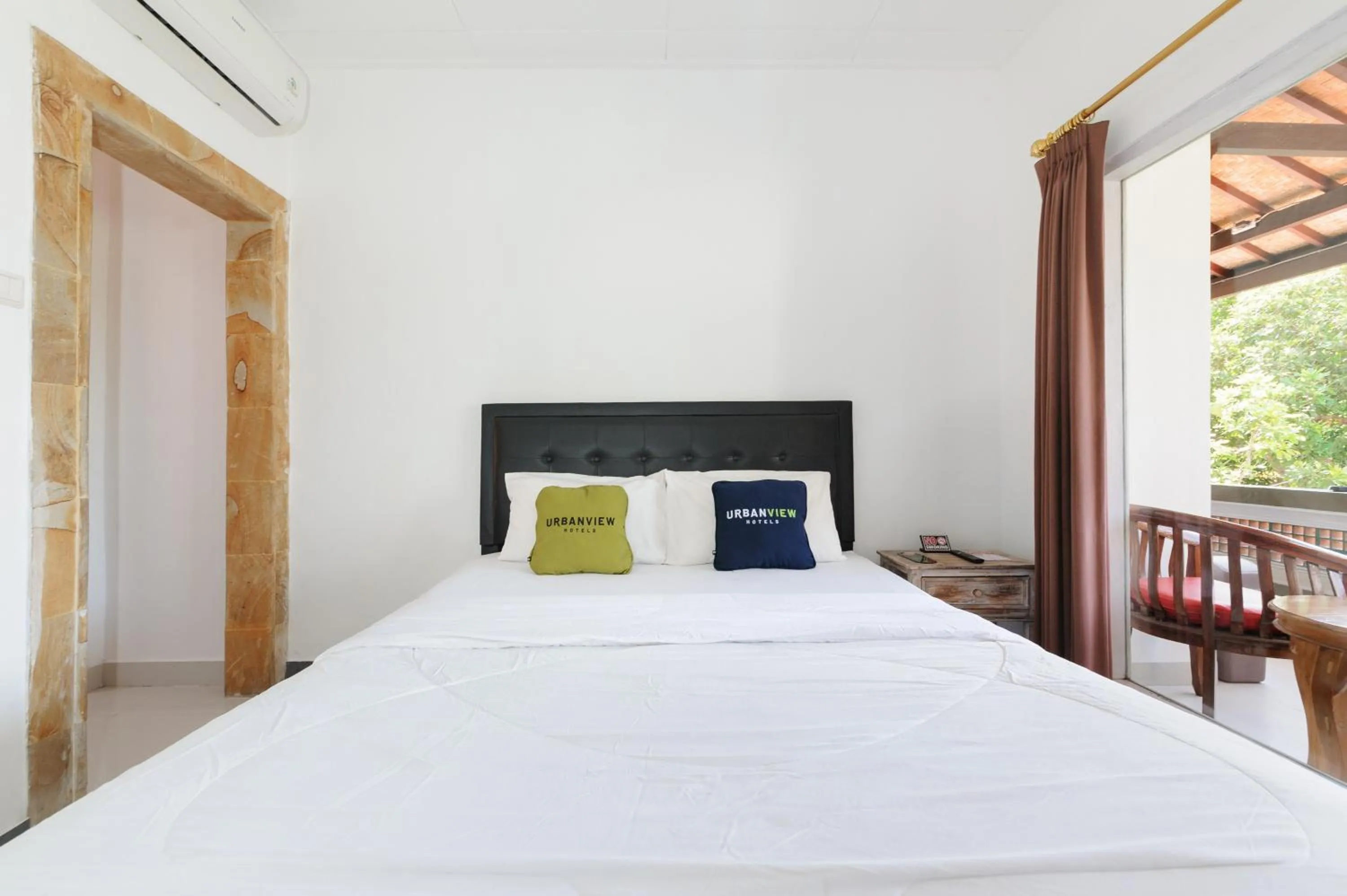 Bedroom, Bed in Urbanview Hotel Rasa Sayang Inn Tanjung Benoa Bali