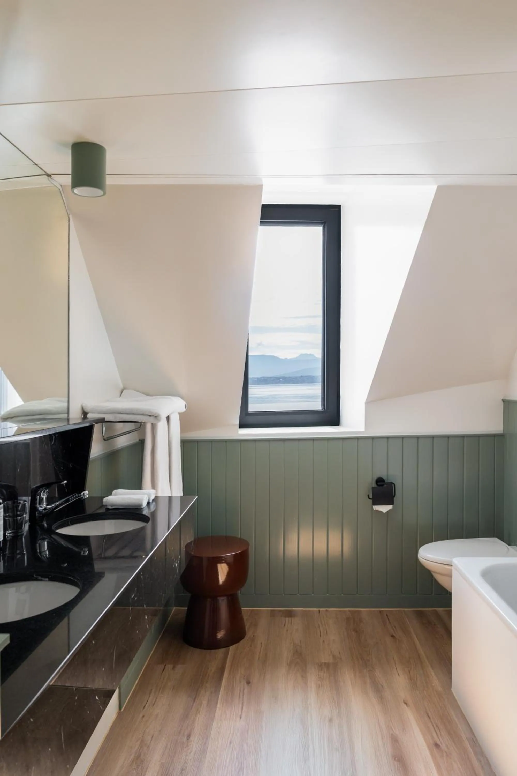 Bathroom, Bed in Maison du Lac Boutique Hôtel