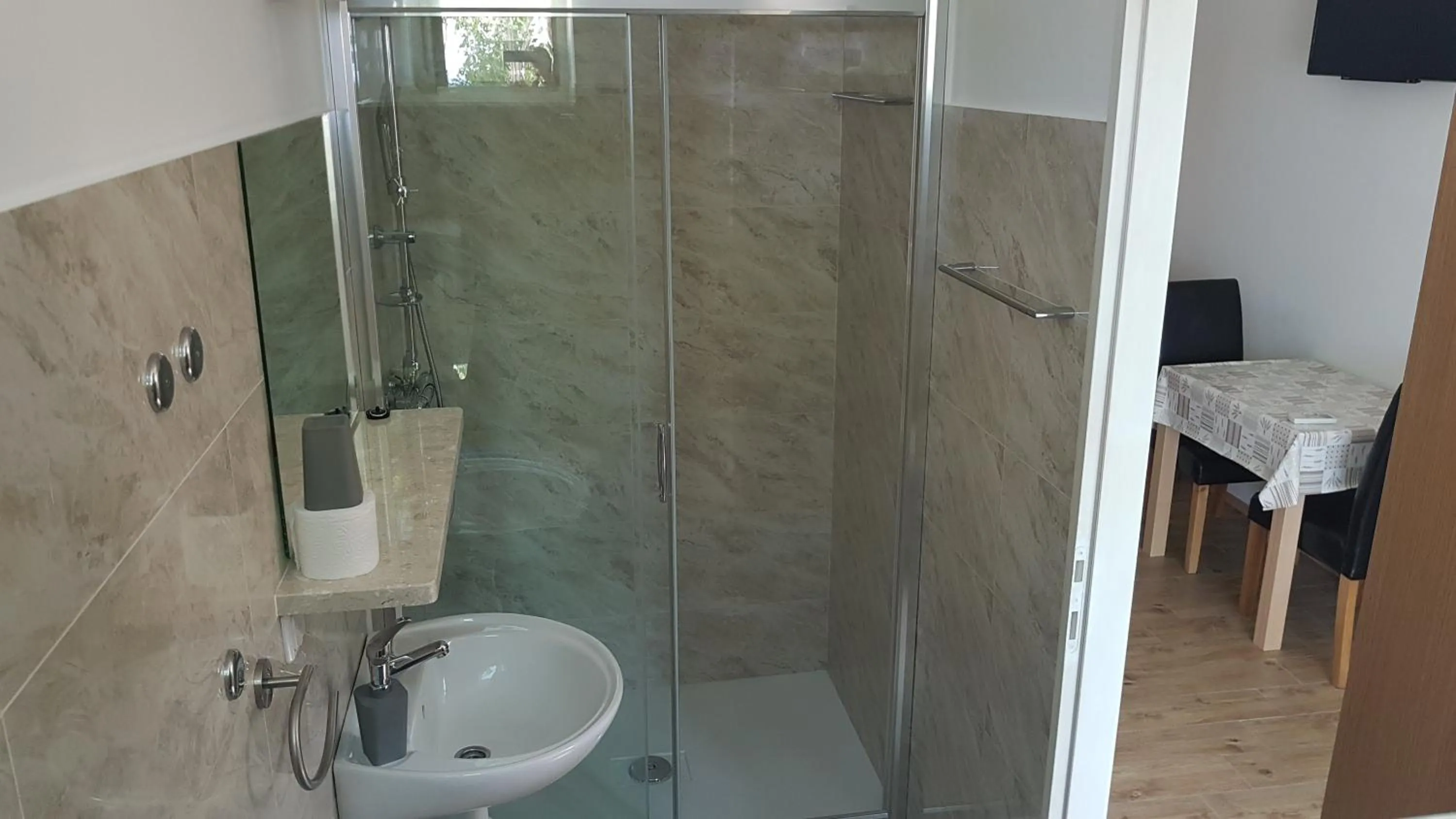 Shower in Apartments Kust