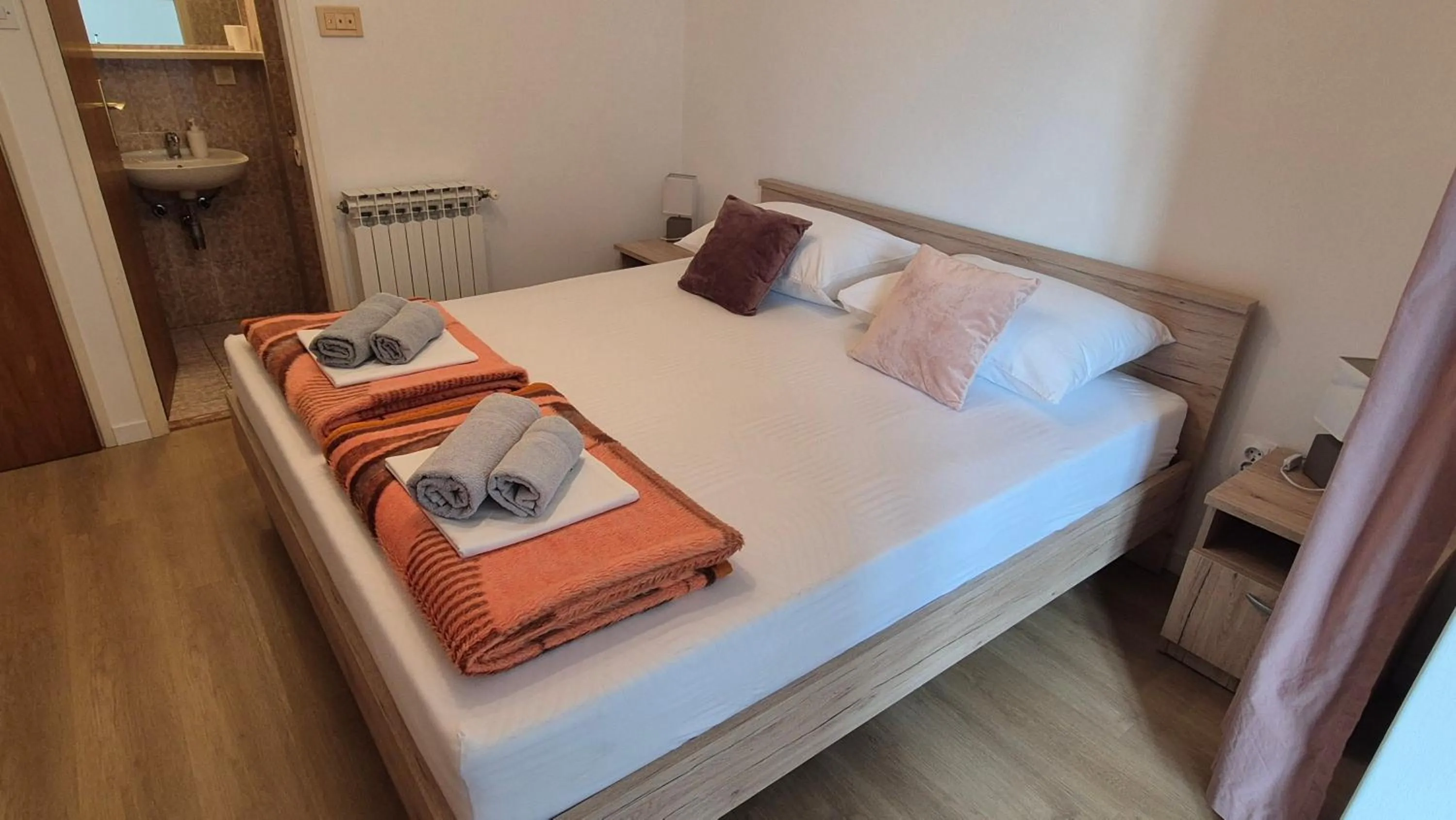 Bedroom, Bed in Apartments Kust