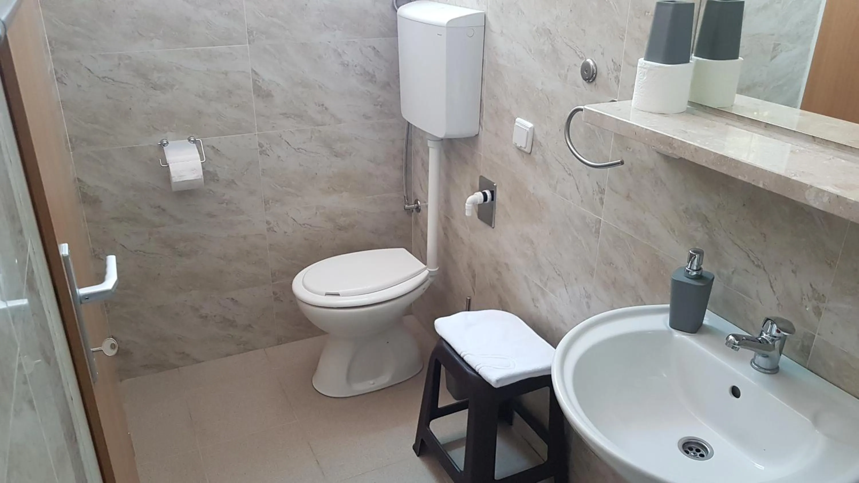 Toilet in Apartments Kust