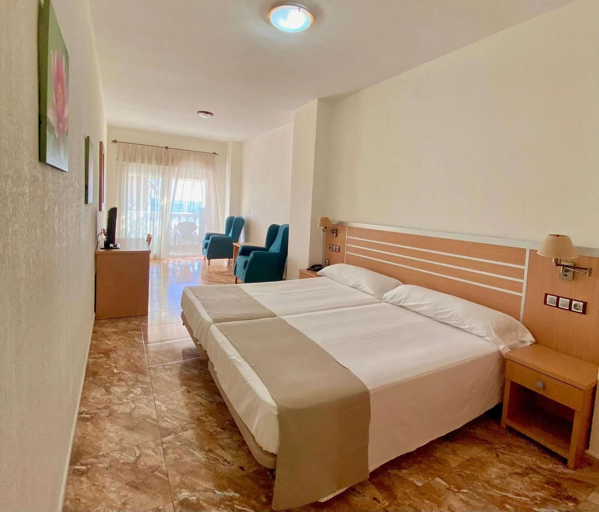 Photo of the whole room, Bed in Hotel La Familia