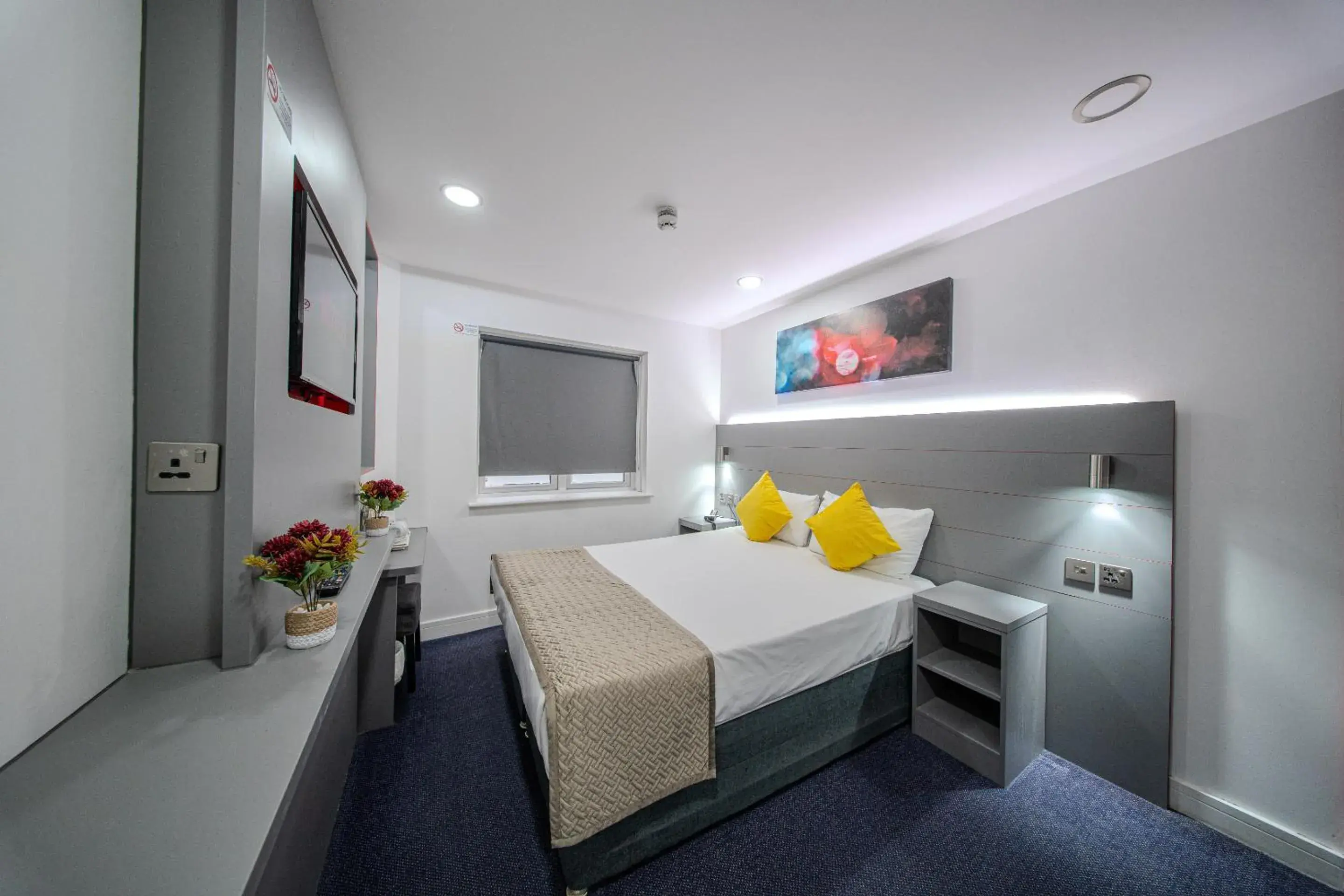 Bedroom, Bed in Ilford Hotel Goodmayes Bedroom, Bed in Ilford Hotel Goodmayes