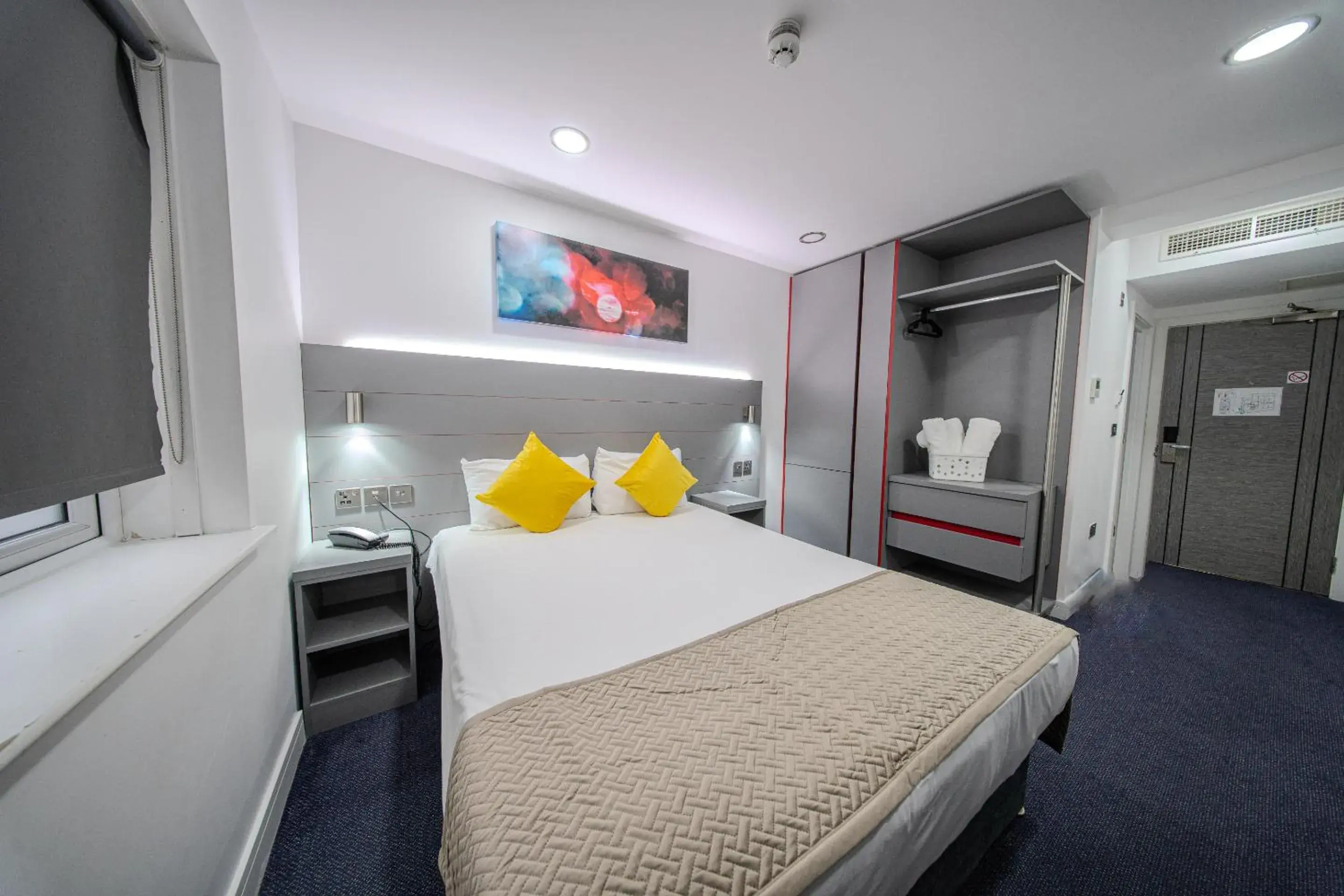 Bedroom, Bed in Ilford Hotel Goodmayes Bedroom, Bed in Ilford Hotel Goodmayes