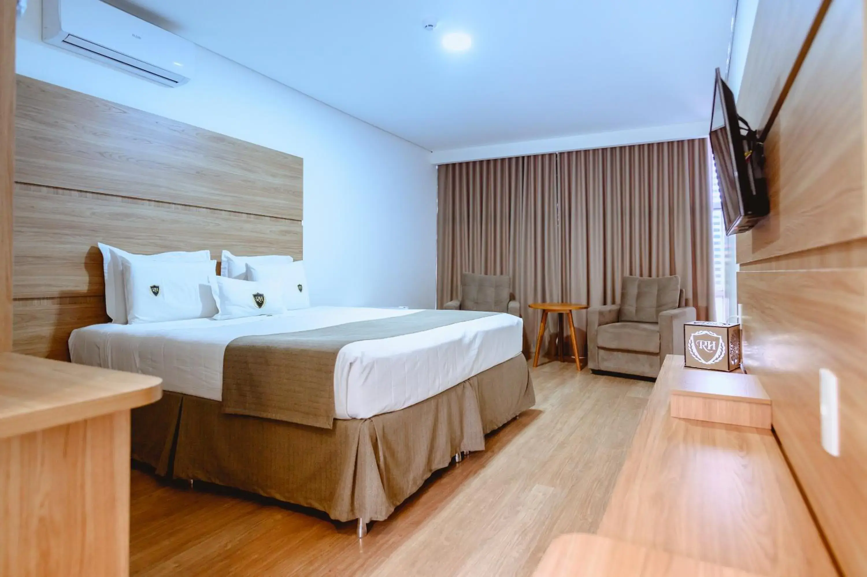 Superior King Suite - single occupancy in Riellis Center Hotel Superior King Suite - single occupancy in Riellis Center Hotel