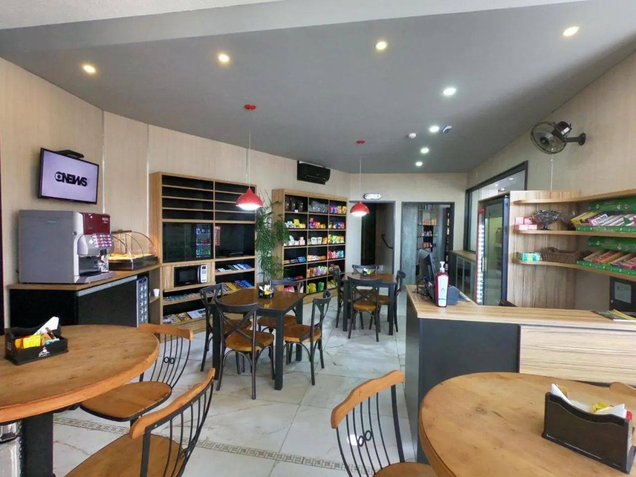 Communal lounge/ TV room in Riellis Center Hotel