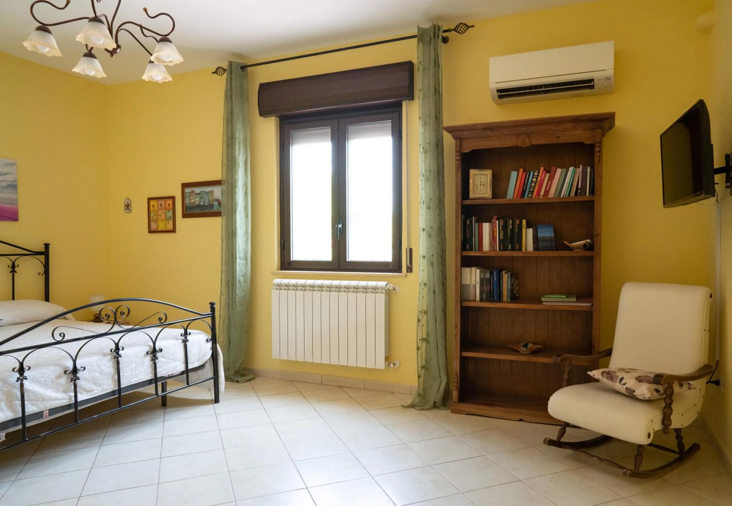 Bedroom, Bed in Capinera