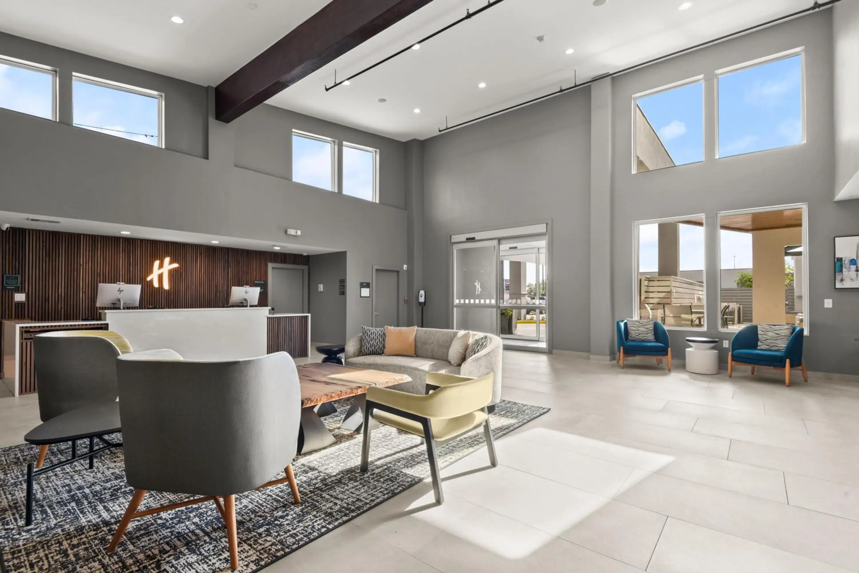 Property building in Holiday Inn Gonzales by IHG Property building in Holiday Inn Gonzales by IHG