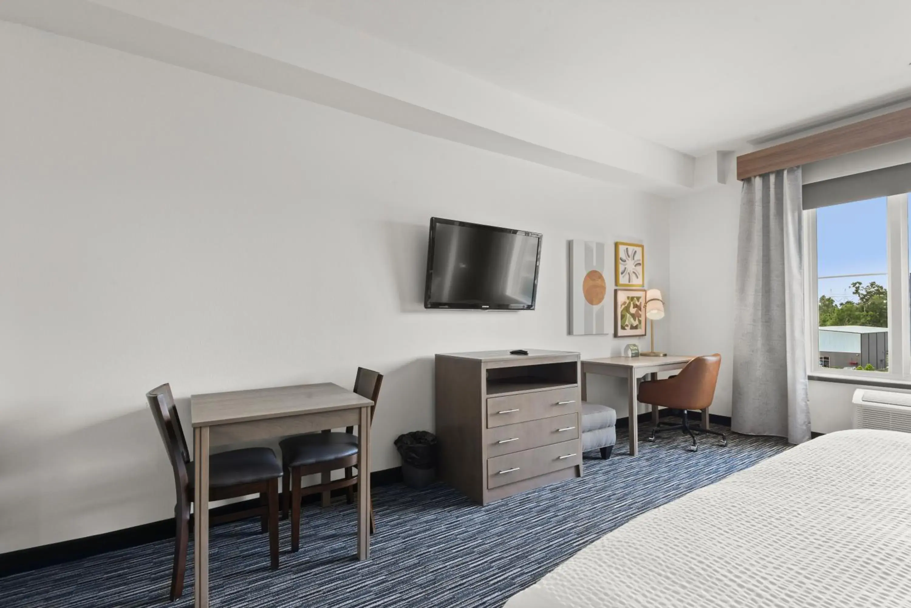 Bed in Holiday Inn Gonzales by IHG Bed in Holiday Inn Gonzales by IHG