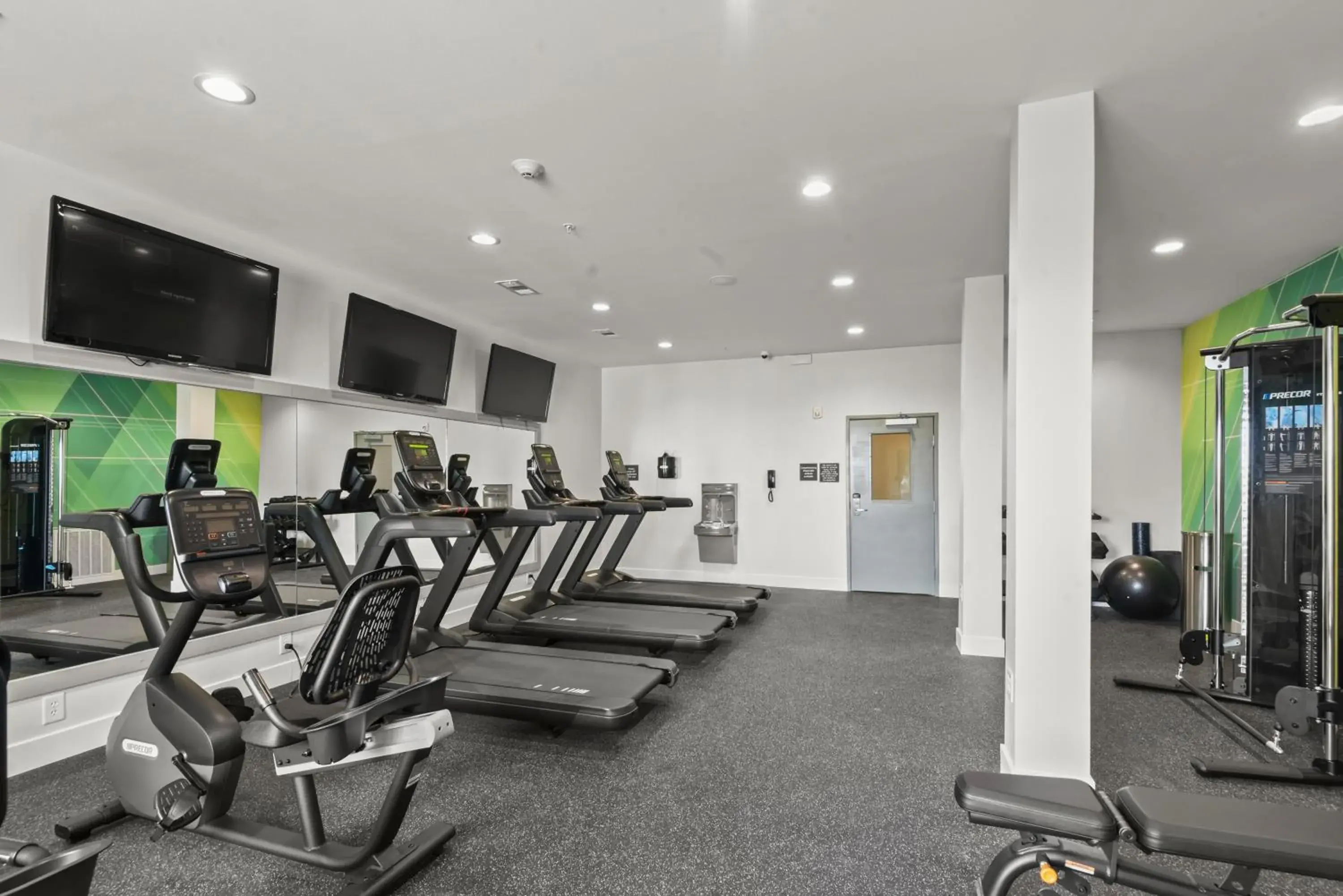 Property building in Holiday Inn Gonzales by IHG Property building in Holiday Inn Gonzales by IHG