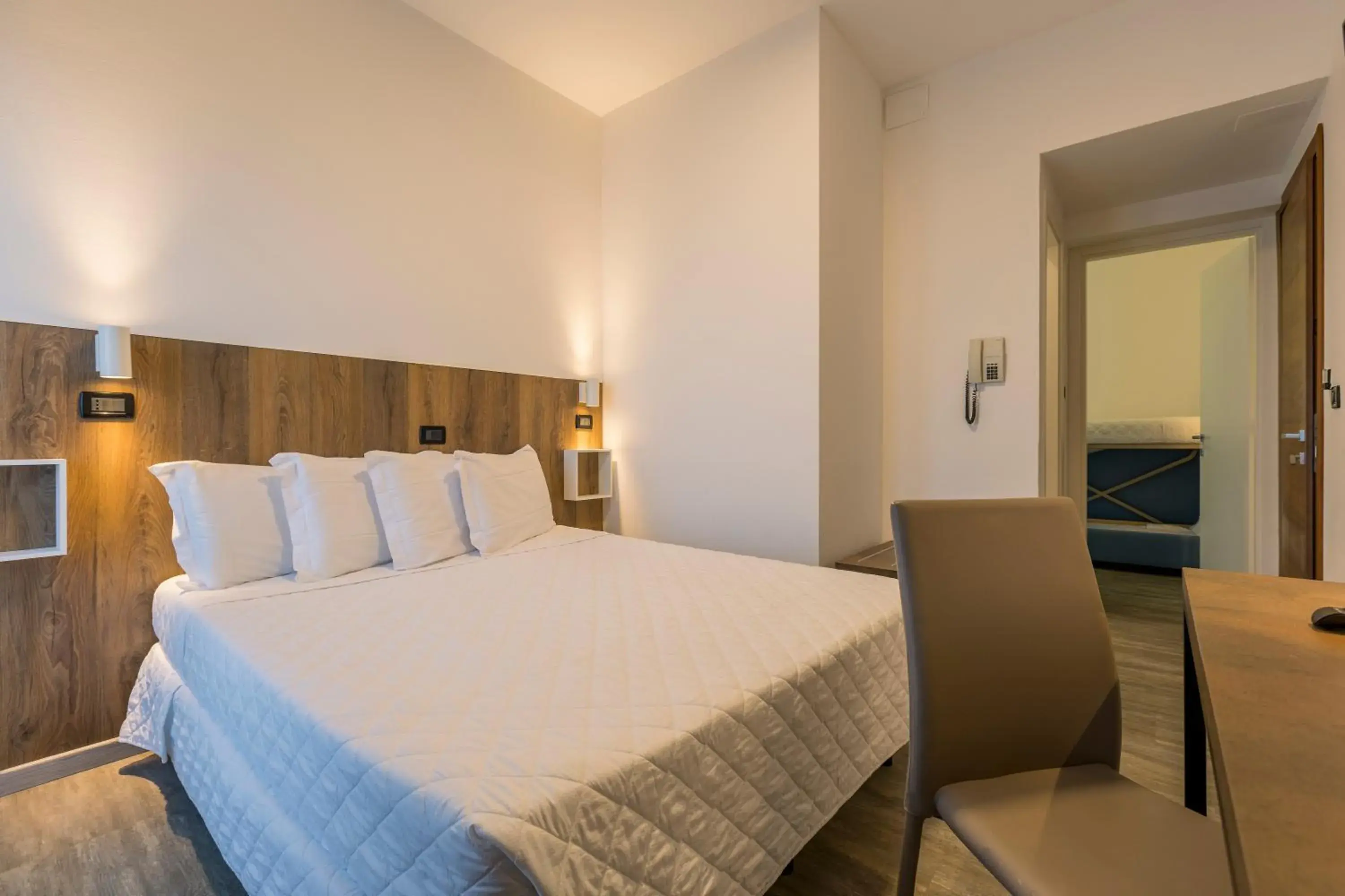 Quadruple Room with Sea View in Hotel Centrale FRONTEMARE Quadruple Room with Sea View in Hotel Centrale FRONTEMARE