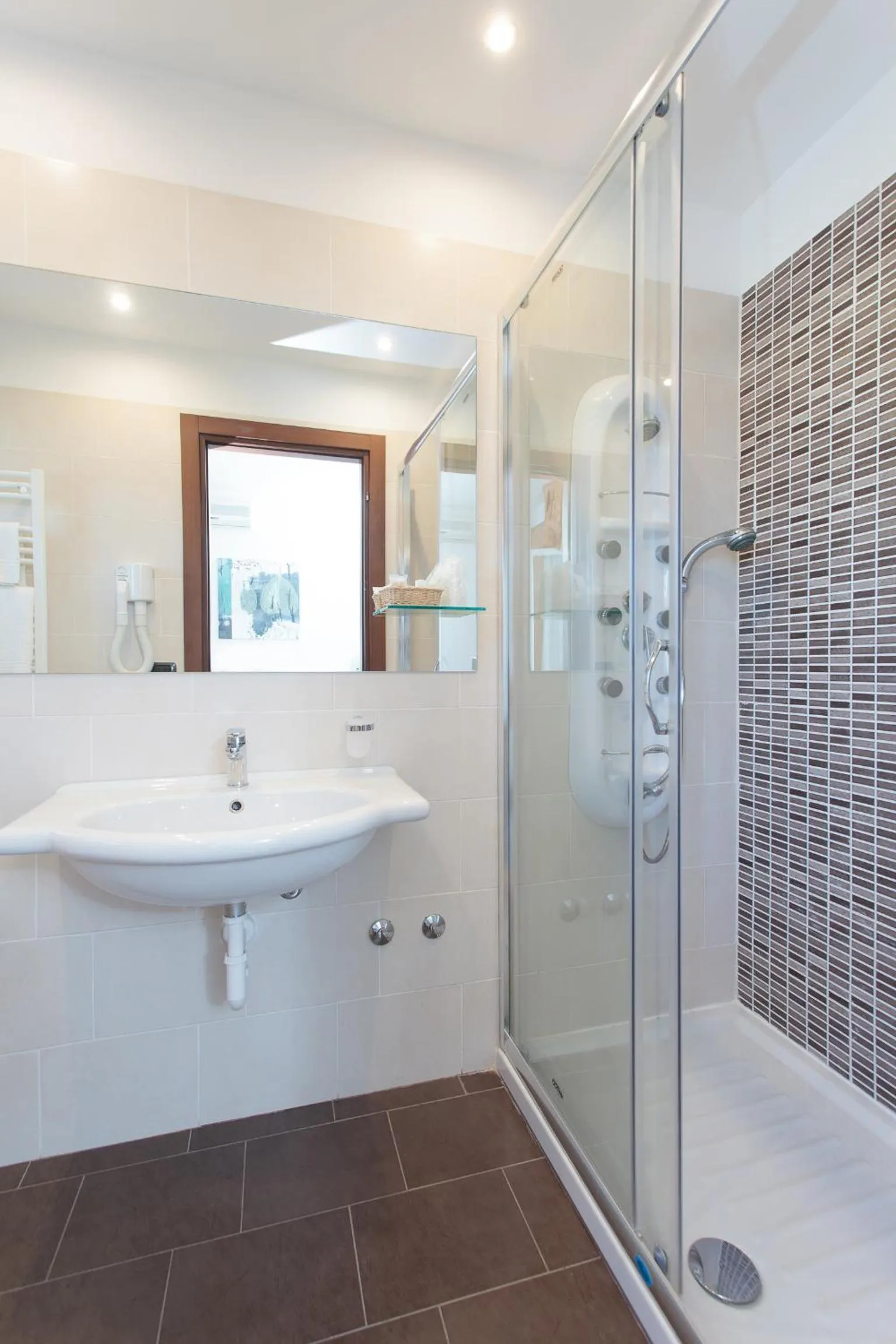 Shower in Hotel Centrale