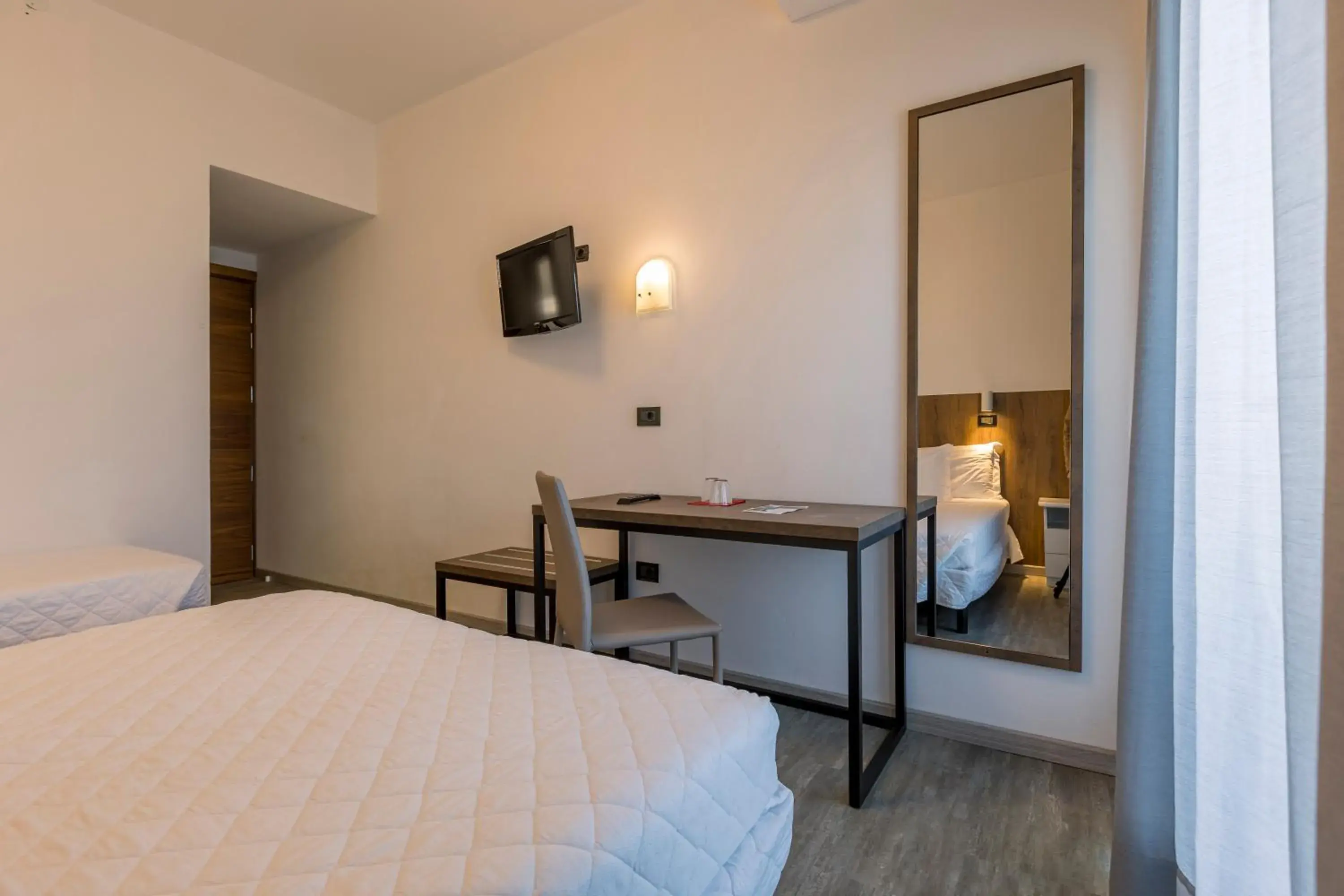 Superior Triple Room with Sea View in Hotel Centrale FRONTEMARE Superior Triple Room with Sea View in Hotel Centrale FRONTEMARE