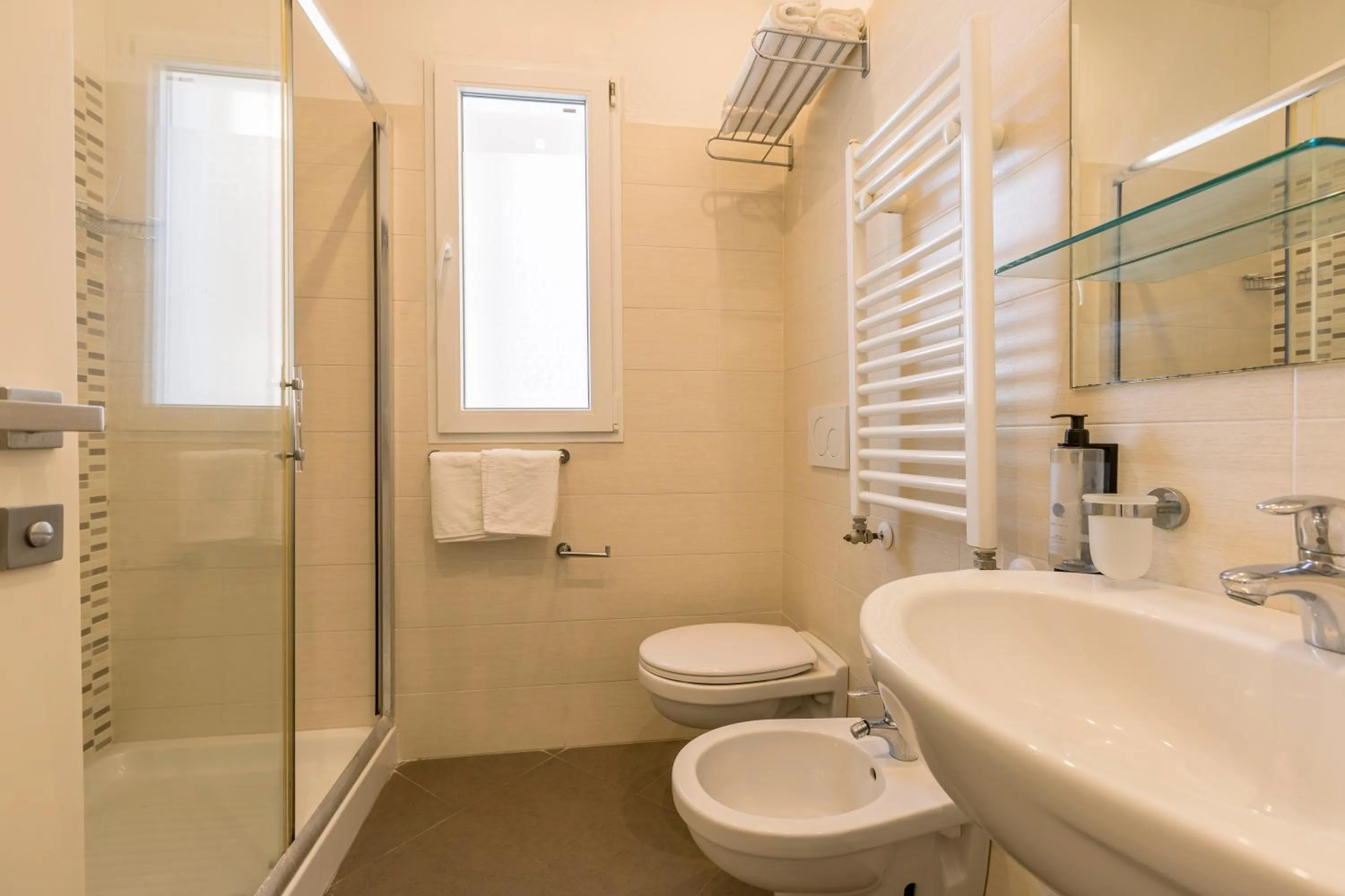 Toilet in Hotel Centrale