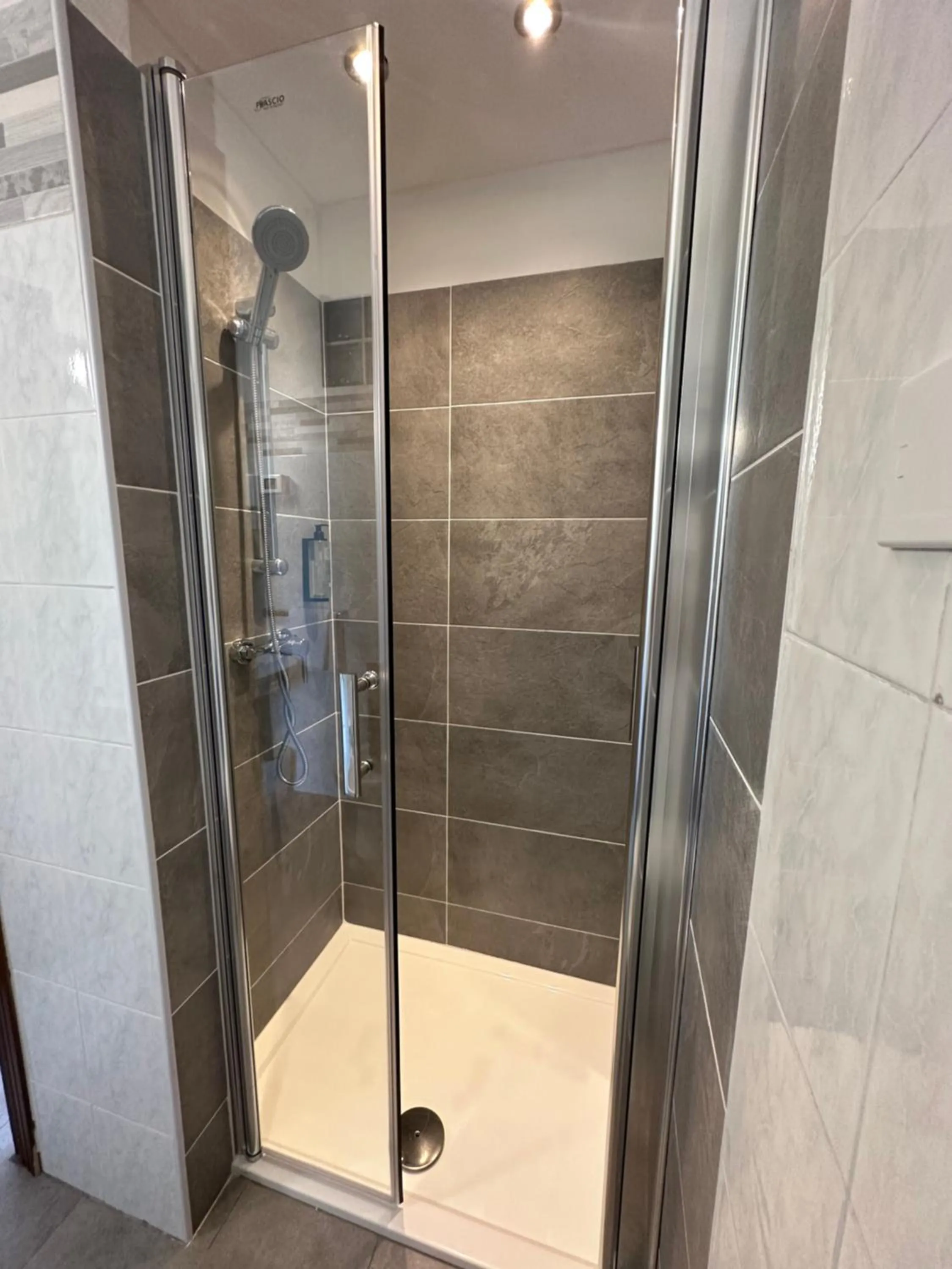 Shower in Hotel Centrale