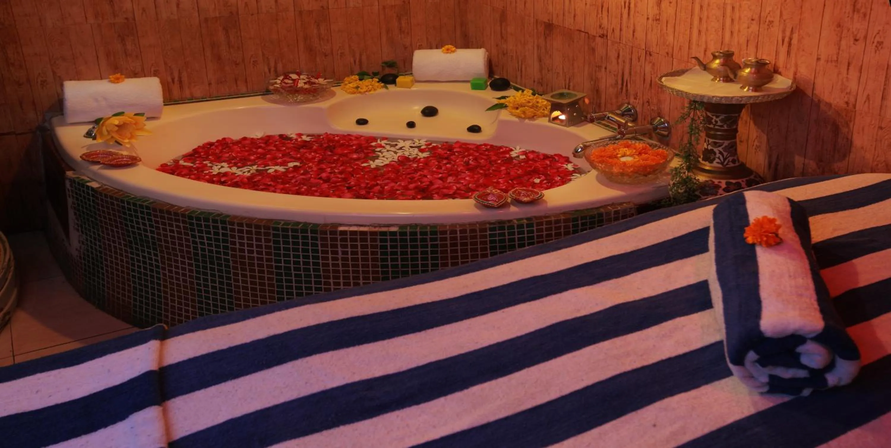 Hot Tub in Regenta Orko's Haridwar, Motichur , 10 min from Har ki Pauri