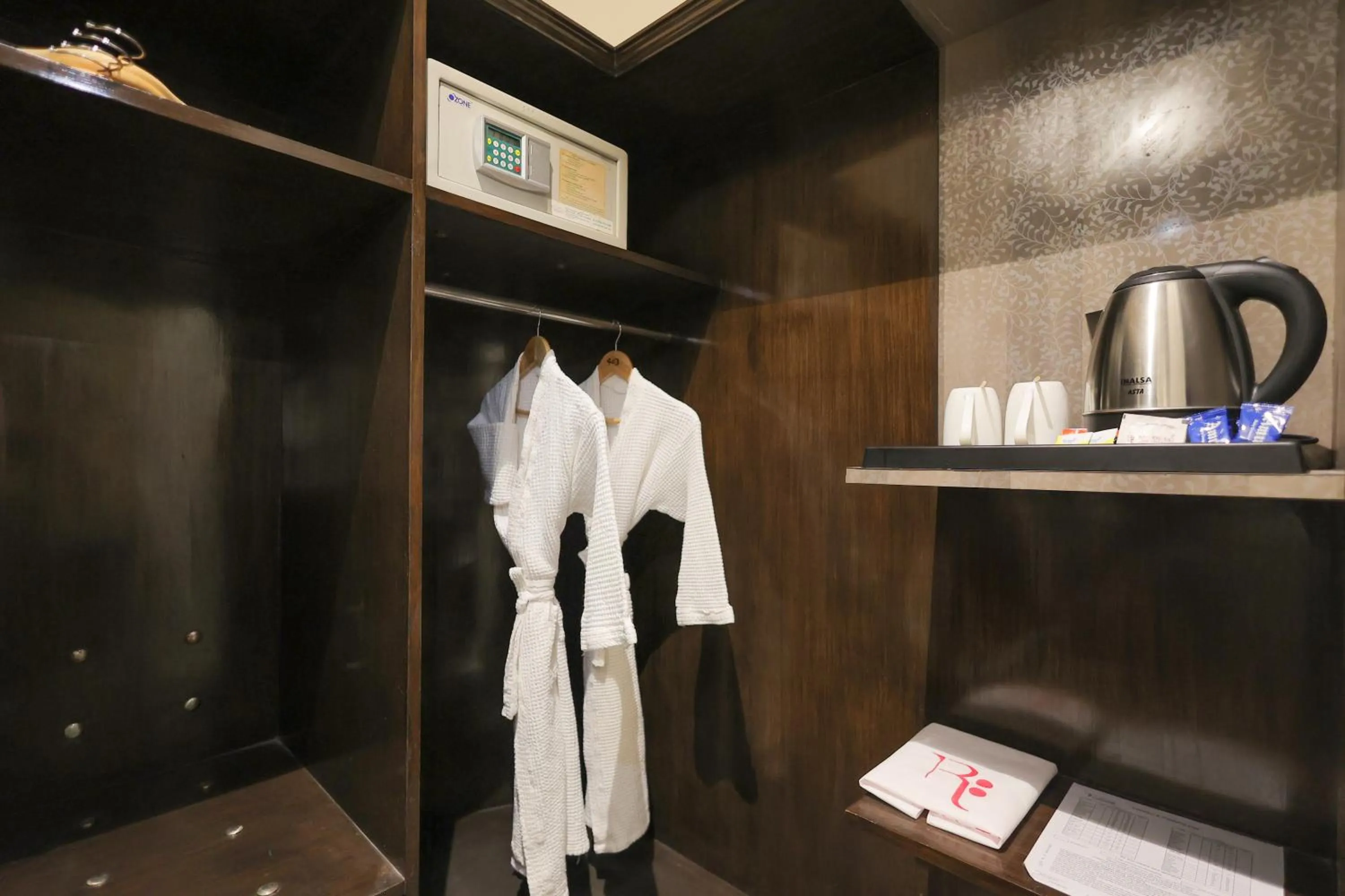 wardrobe in Regenta Orko's Haridwar, Motichur , 10 min from Har ki Pauri