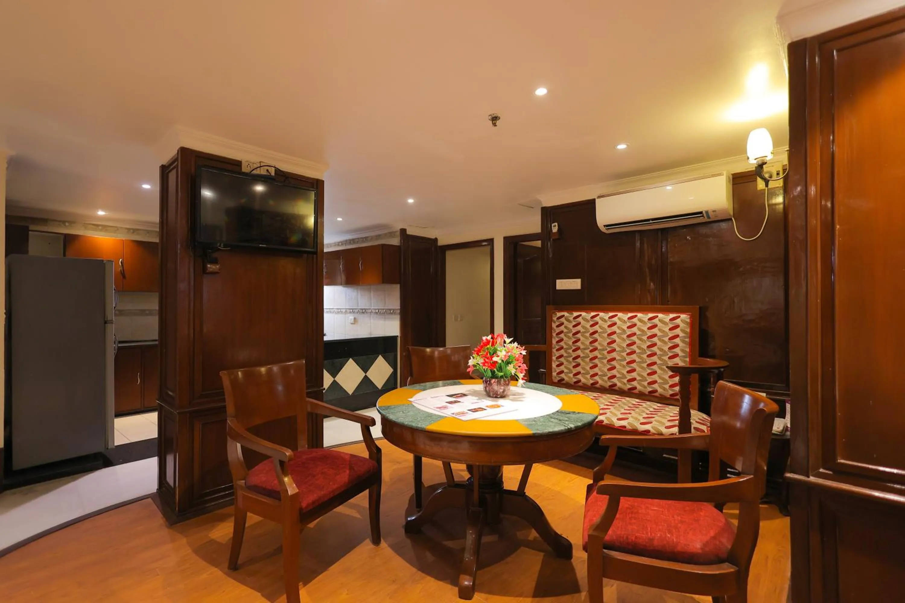 Living room in Regenta Orko's Haridwar, Motichur , 10 min from Har ki Pauri