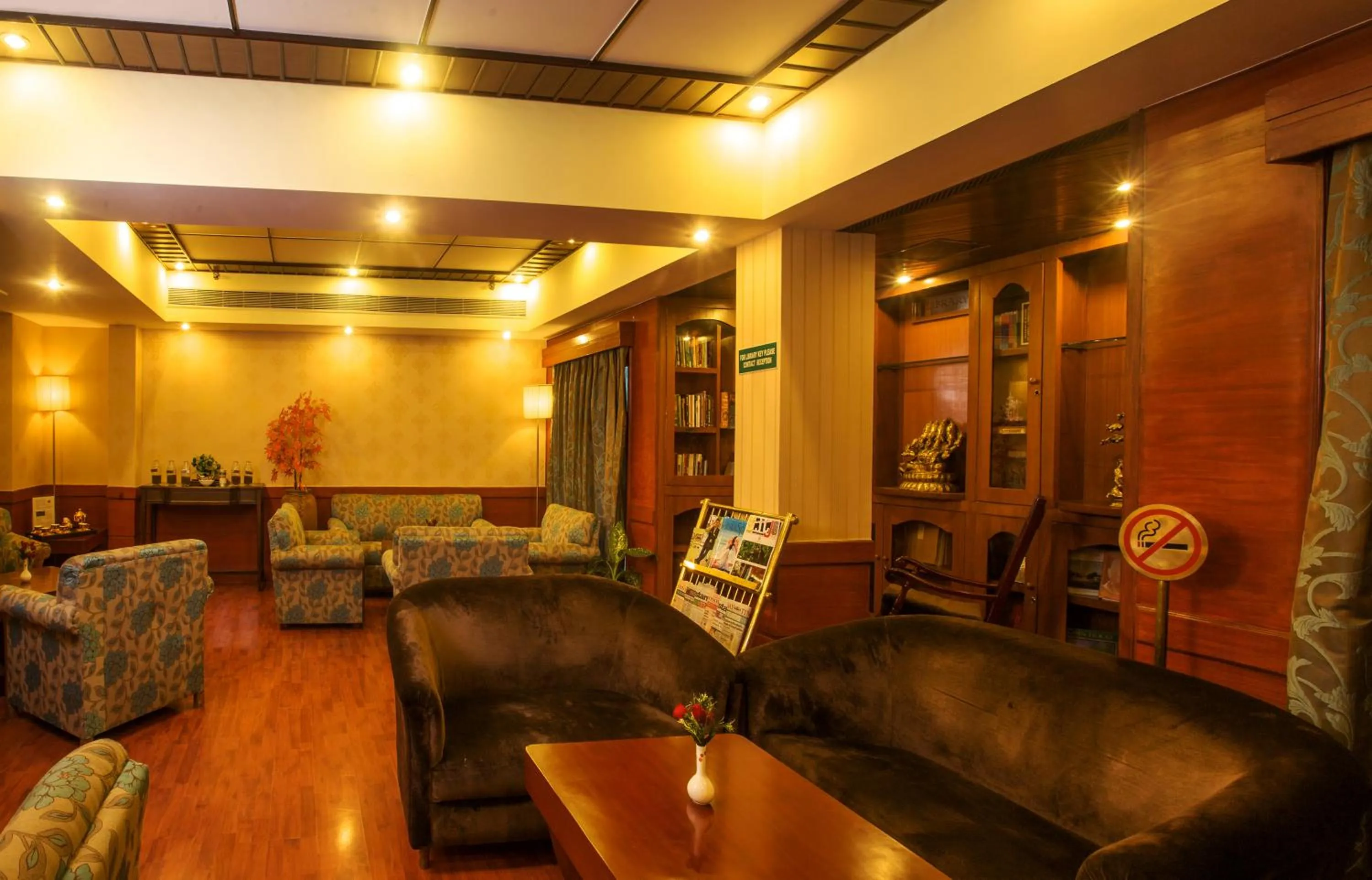 Communal lounge/ TV room in Regenta Orko's Haridwar, Motichur , 10 min from Har ki Pauri