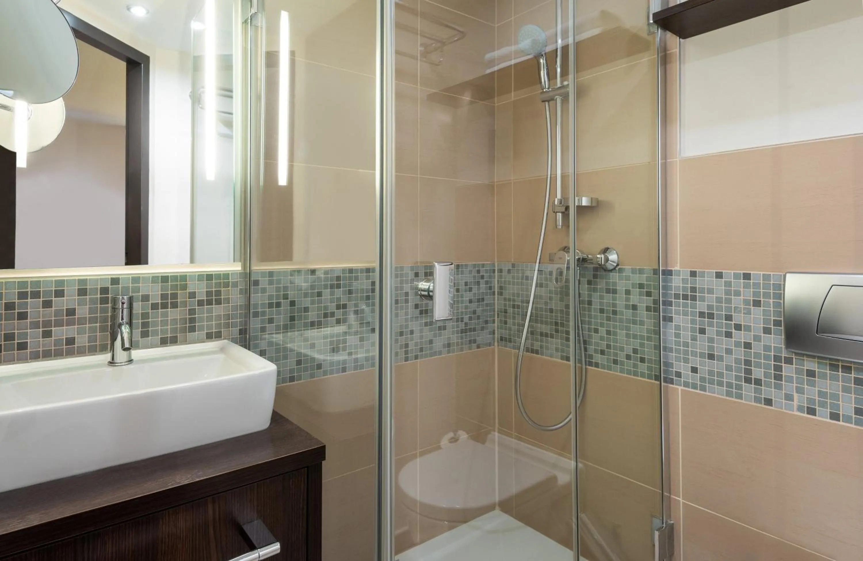 Bathroom in Leonardo Vienna Westbahnhof