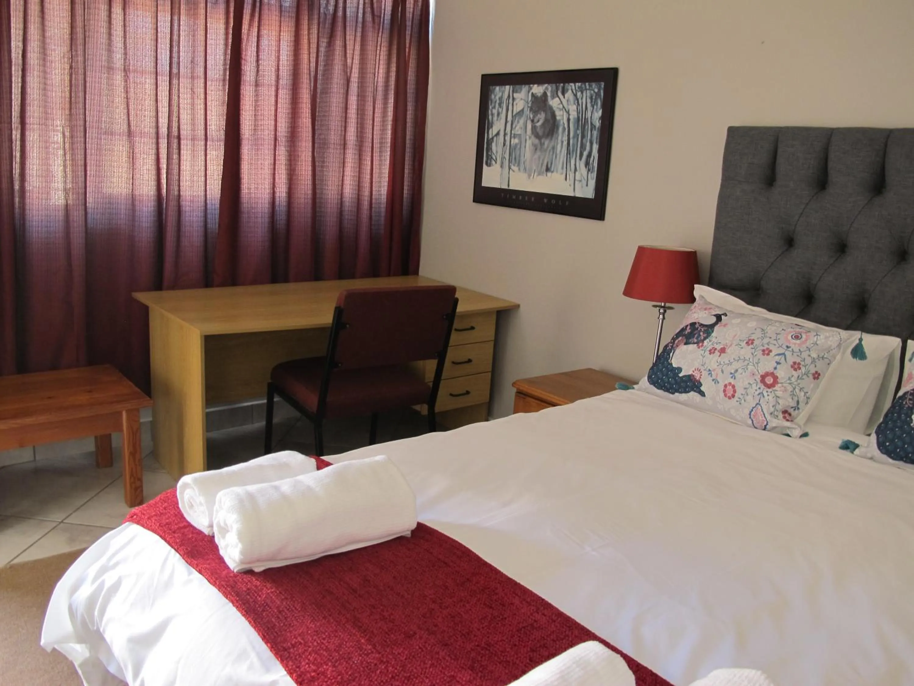 Bedroom, Bed in Field's Rest