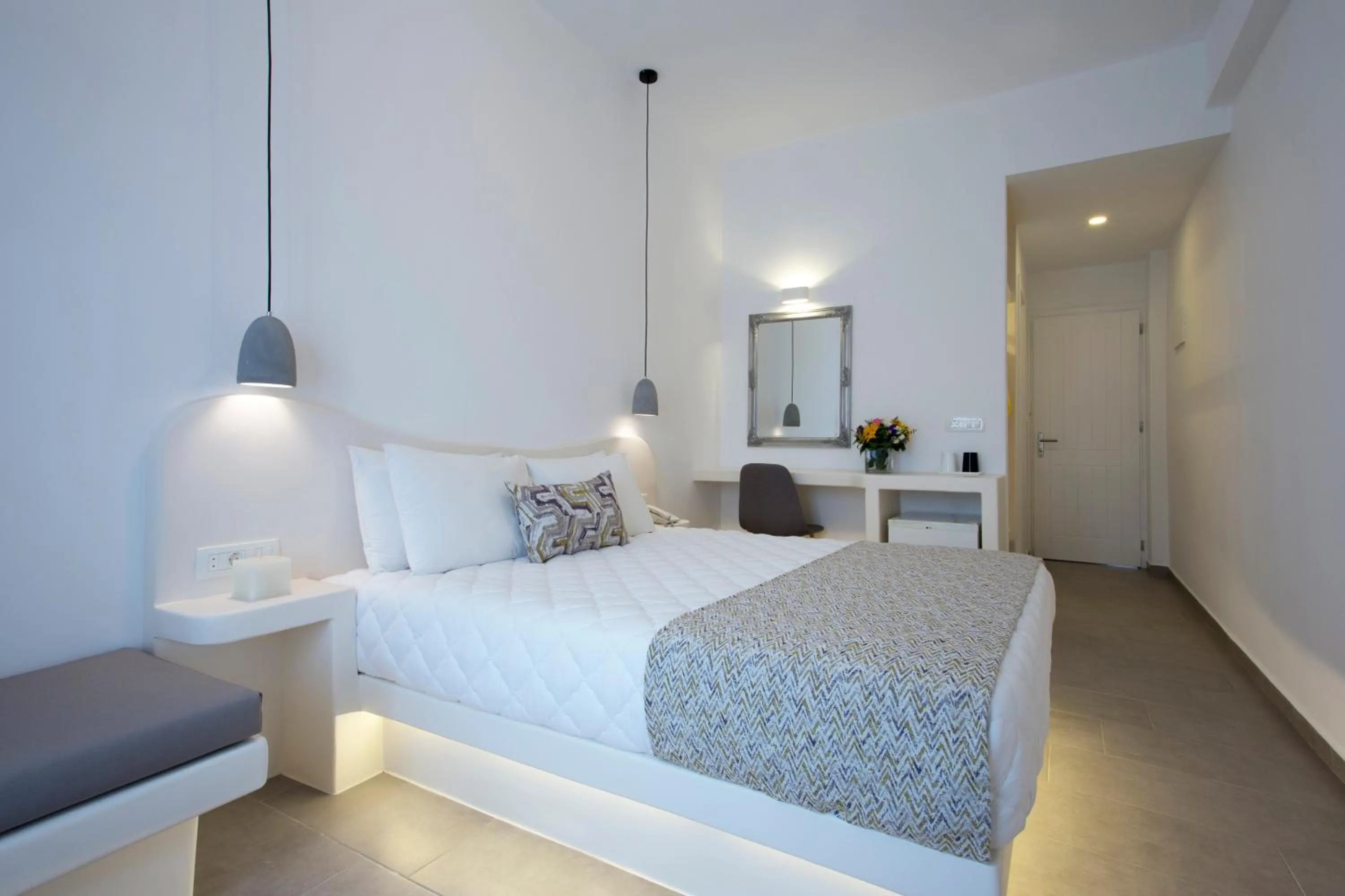 Bedroom, Bed in Alexandra Hotel