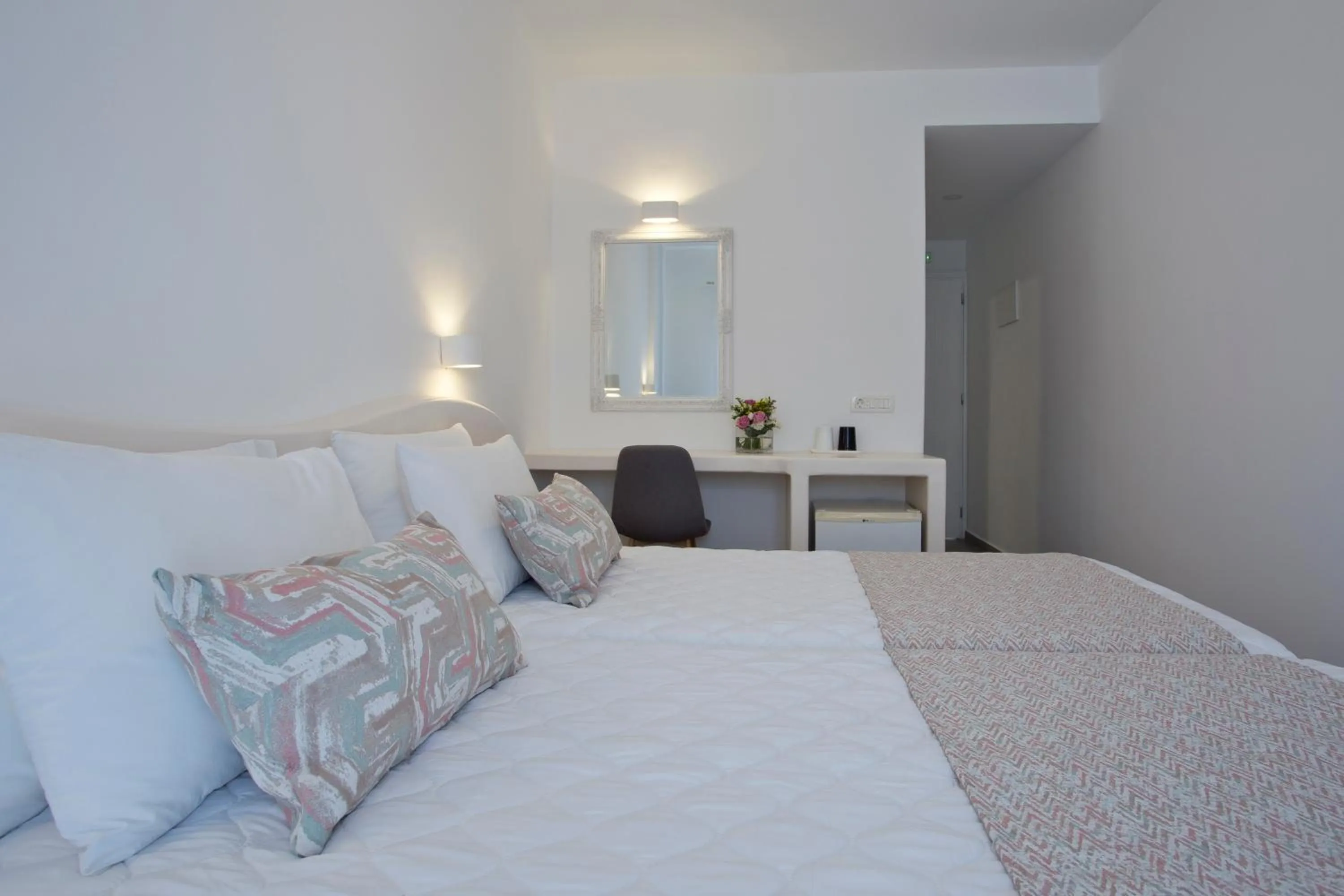 Bedroom, Bed in Alexandra Hotel