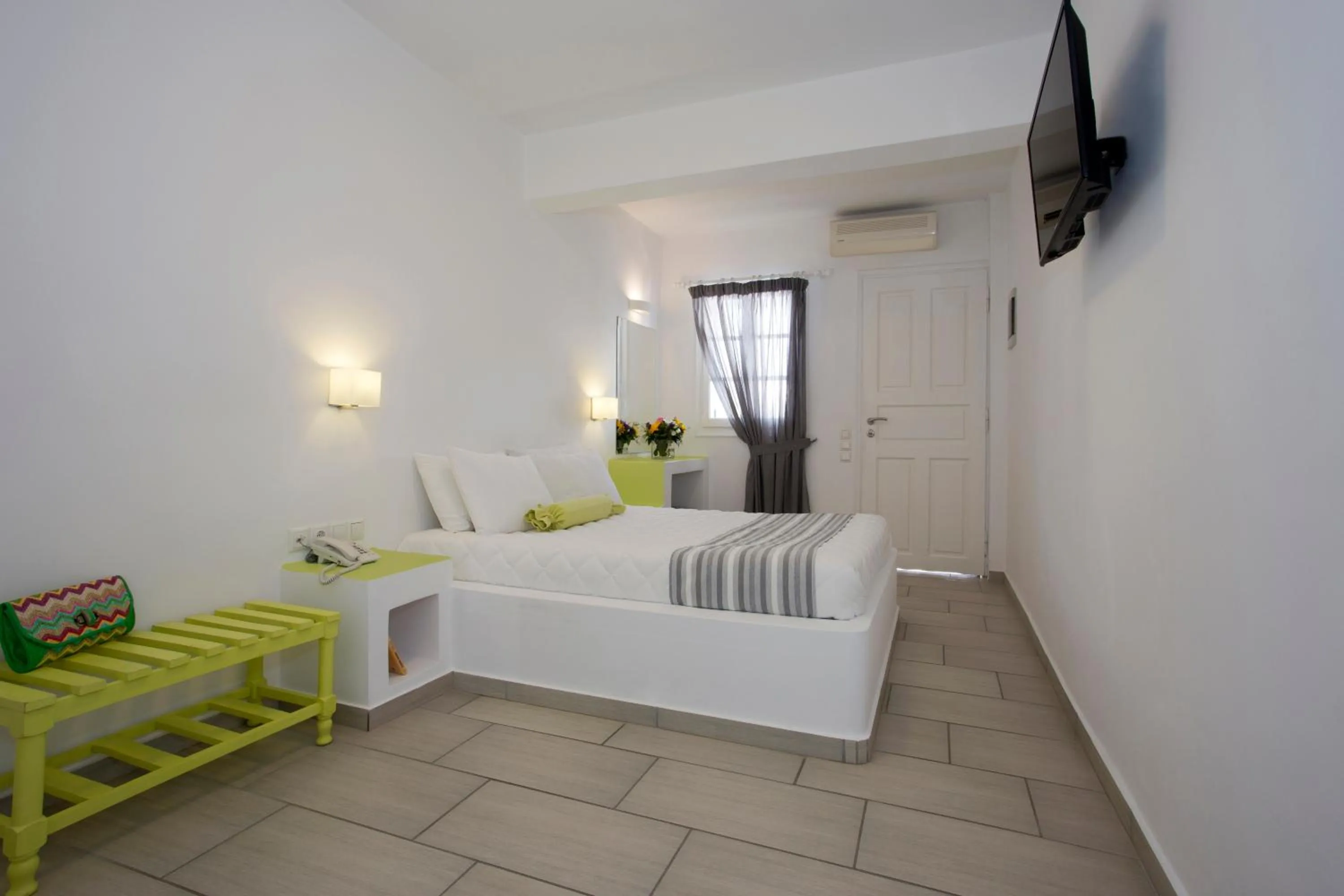 Bedroom, Bed in Alexandra Hotel