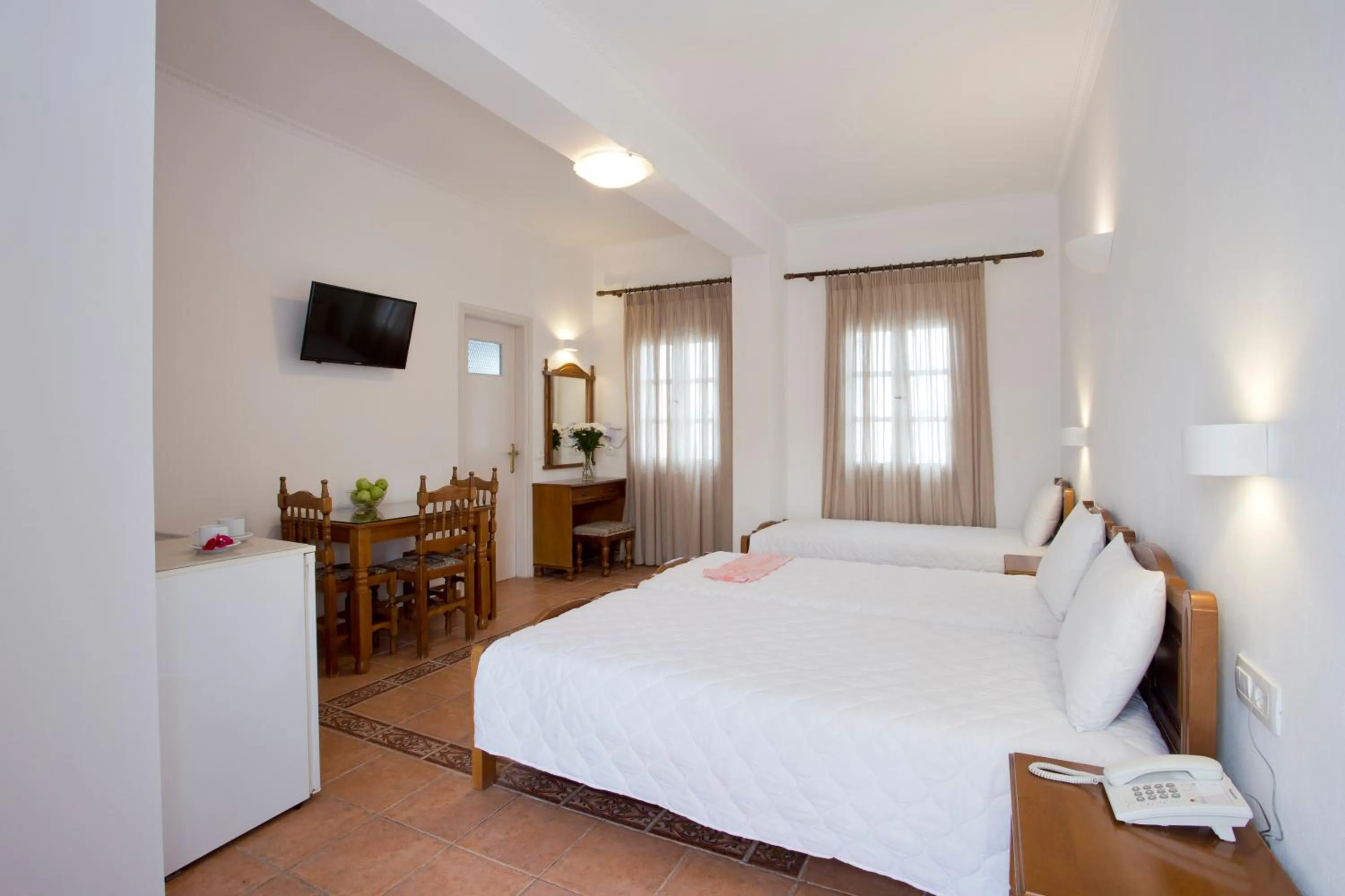 Bedroom, Bed in Alexandra Hotel