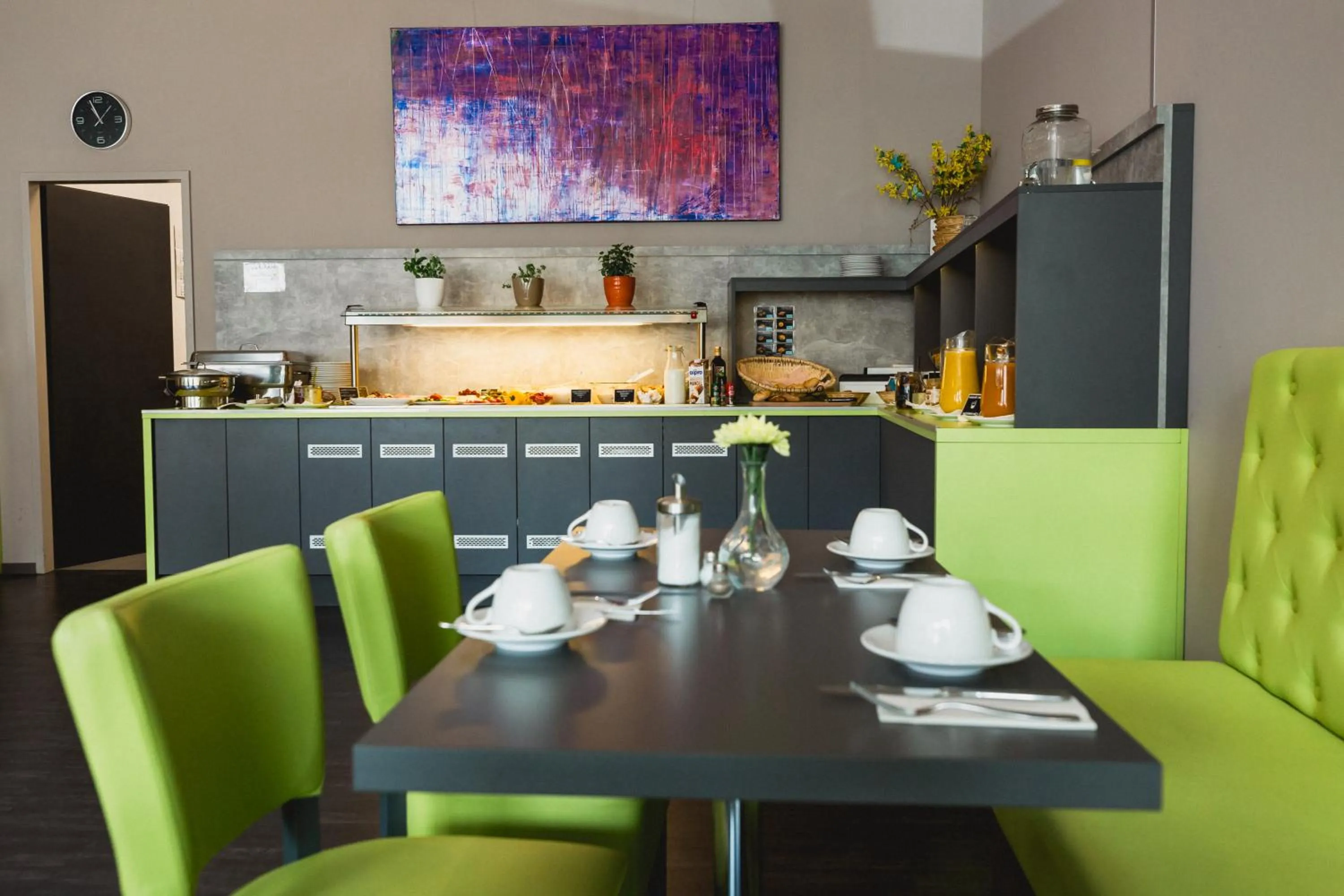 Restaurant/places to eat in SleepySleepy Hotel Dillingen