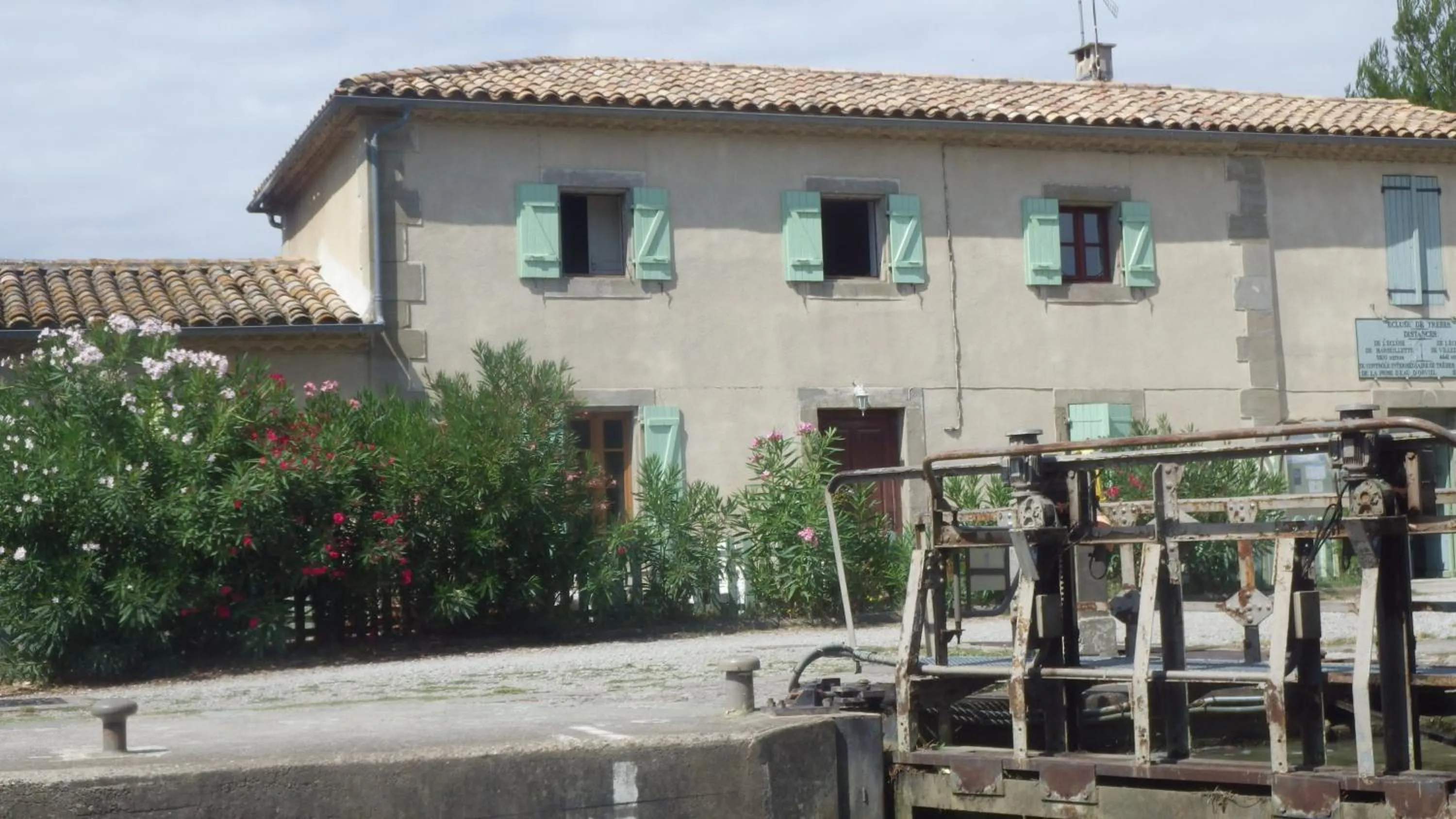 Property building in La maison de l'écluse