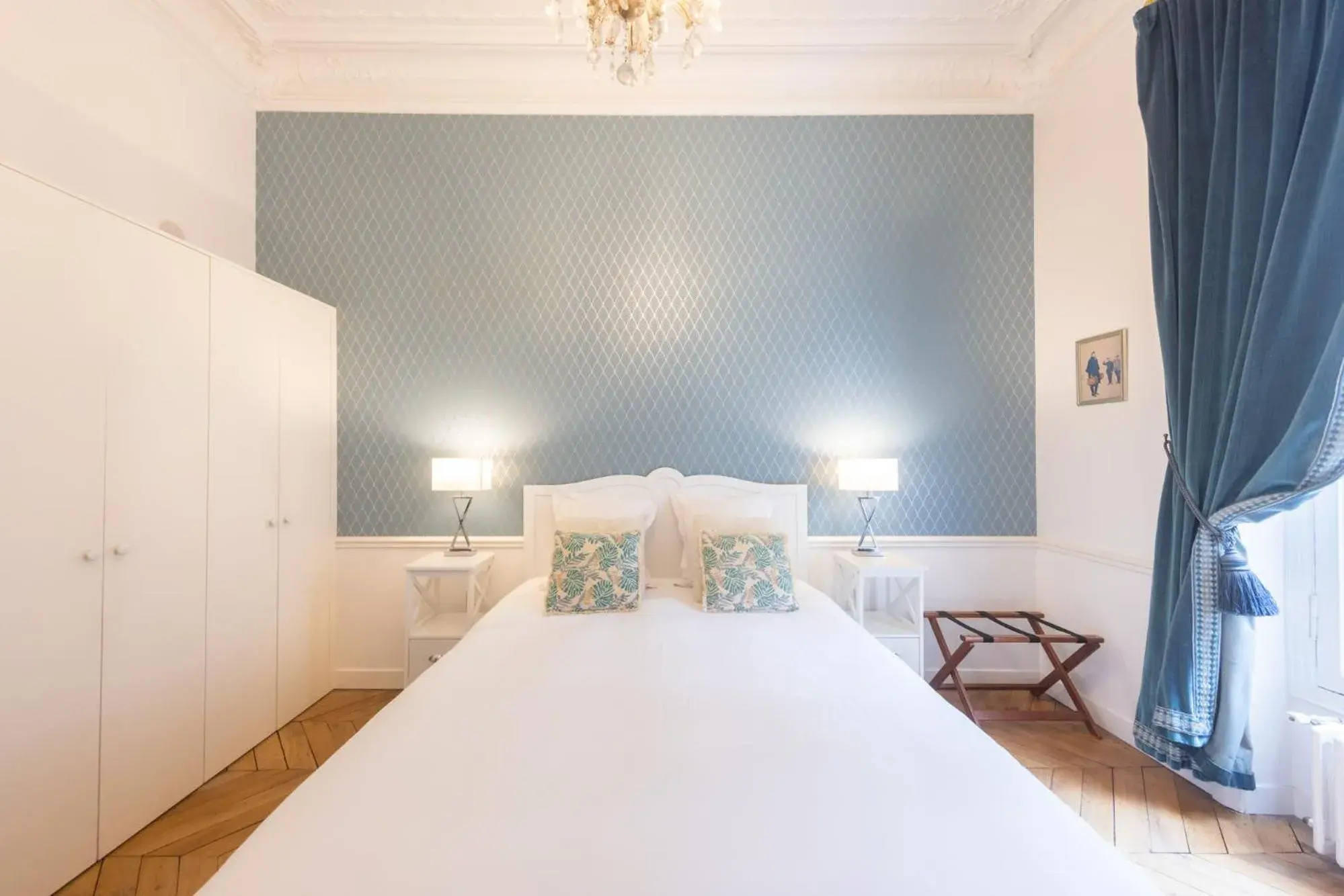 Double Room with Private Bathroom in Maison de Lignières - Guest House - Paris quartier Champs-Elysées Double Room with Private Bathroom in Maison de Lignières - Guest House - Paris quartier Champs-Elysées