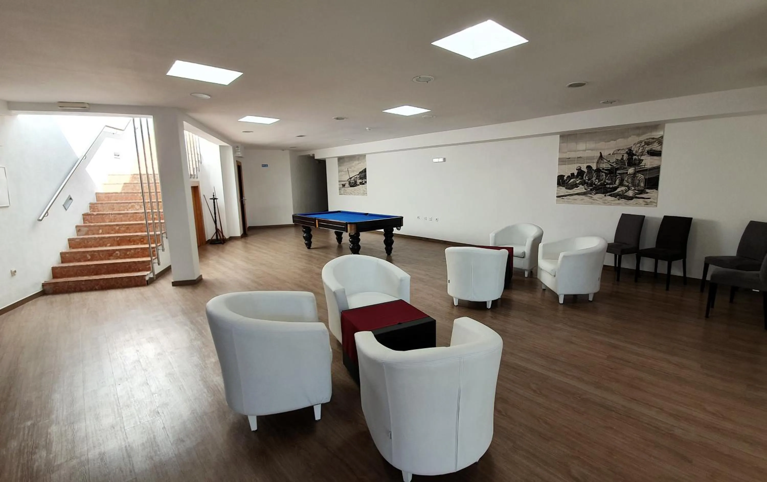 Communal lounge/ TV room in Miramar Hotel Spa & Apartments