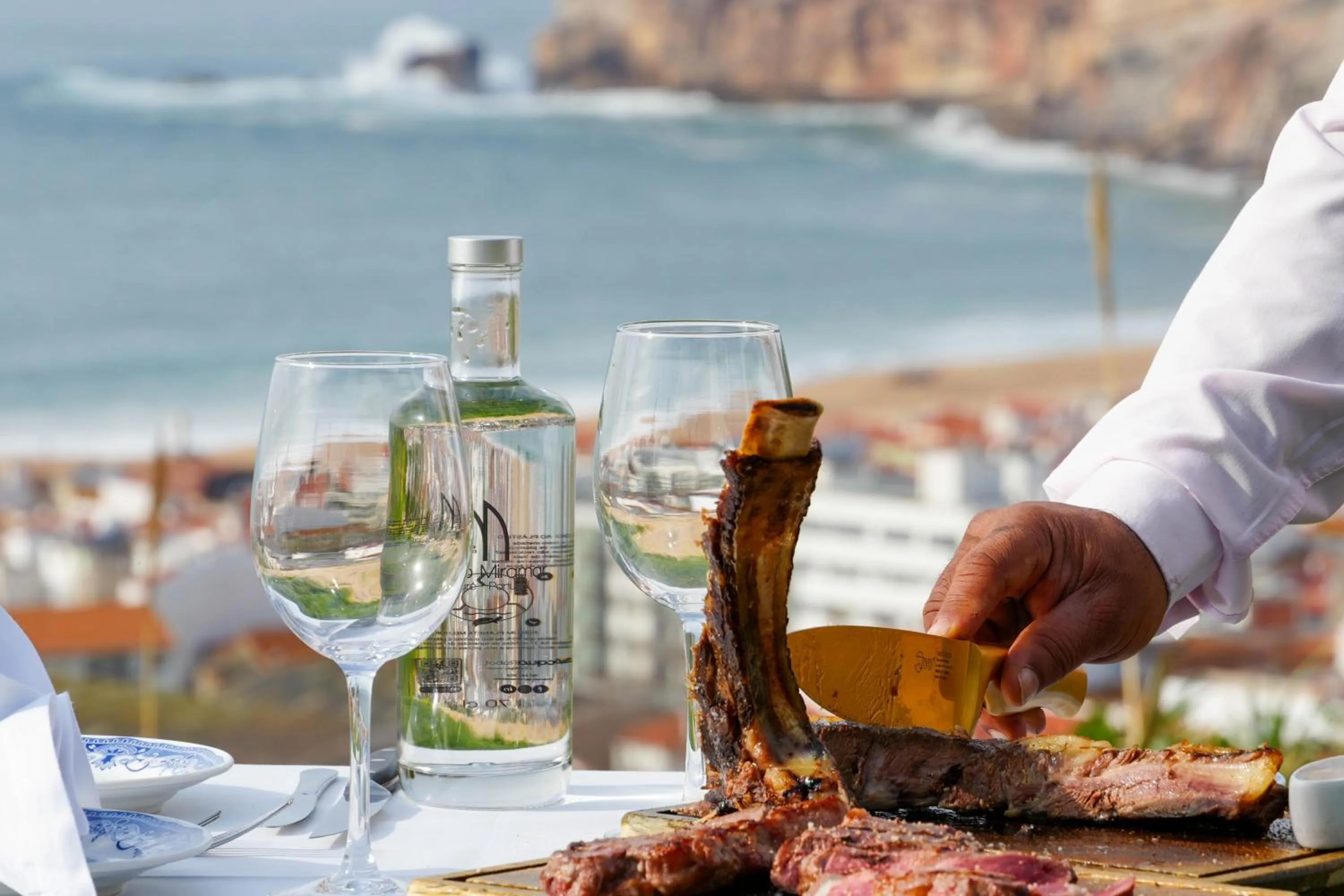 Restaurant/places to eat in Miramar Hotel Spa & Apartments